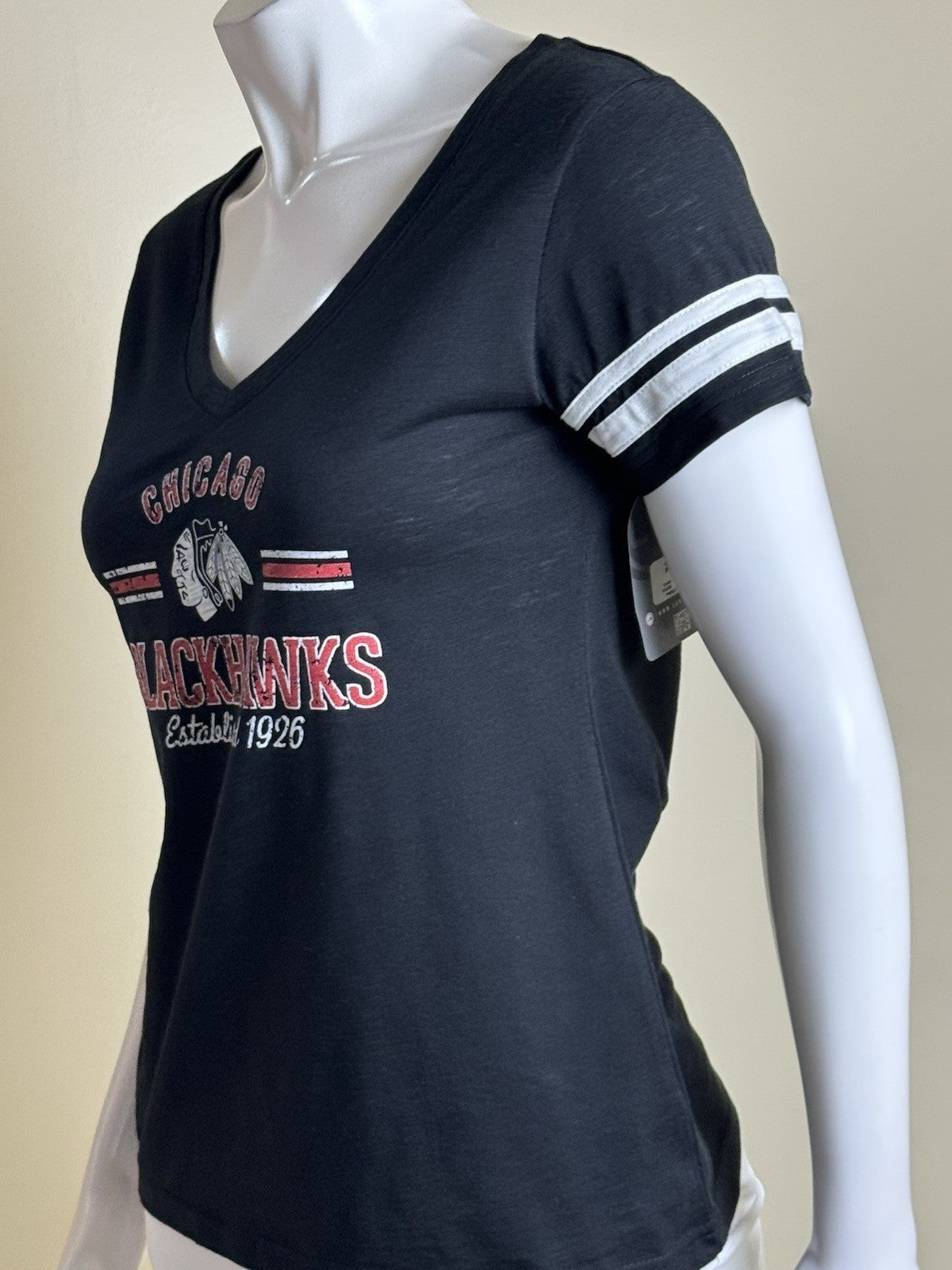 LeverWear Women's Chicago Blackhawks Logo shirt Sz M   (B.170)