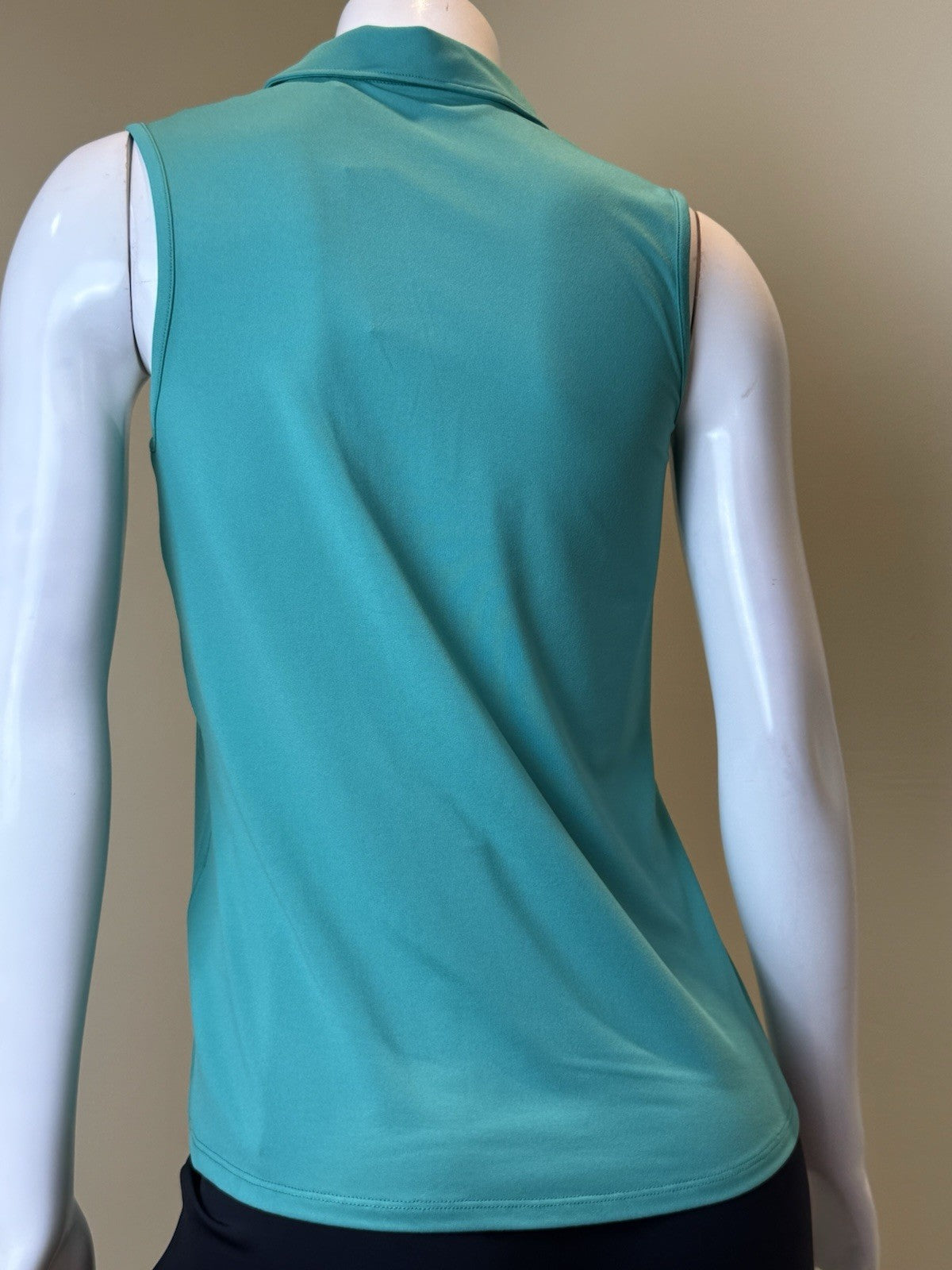 Puma Women’s Golf Shirt Sz S.   (B.165)