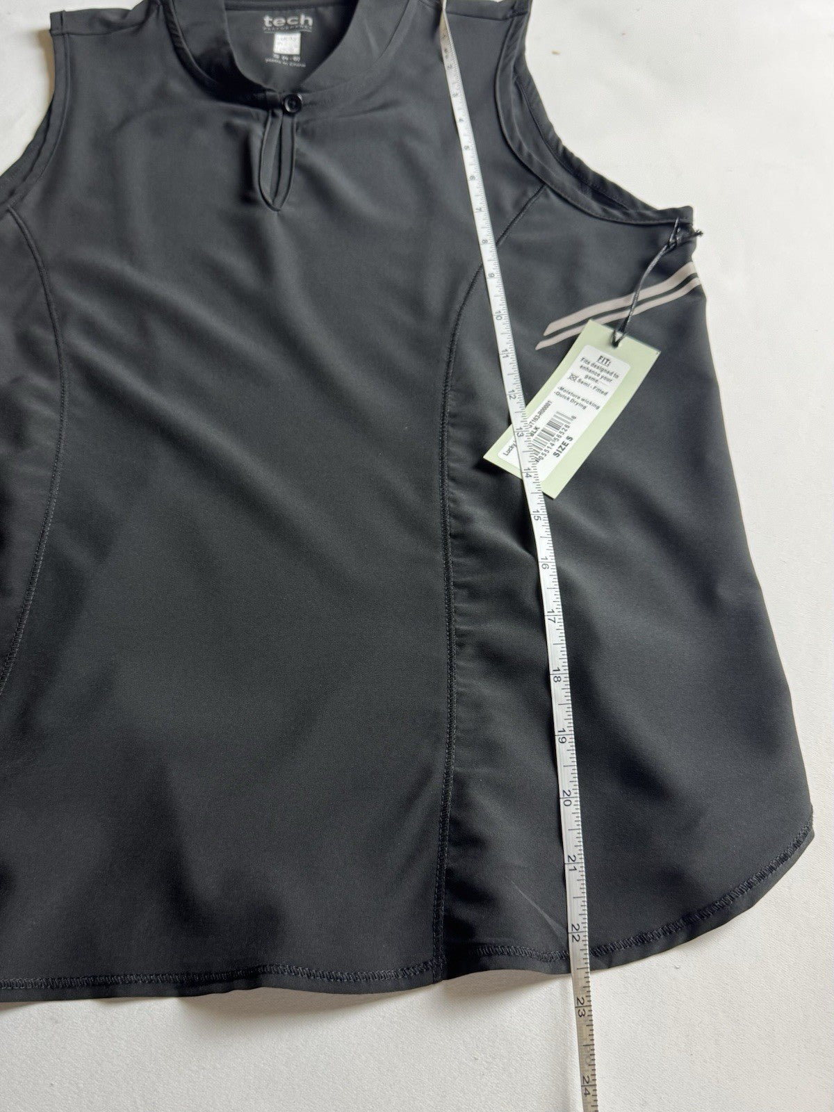 Lucky In Love Tech Performance Women’s Sleeveless Golf Shirt Sz S.     (B.163)