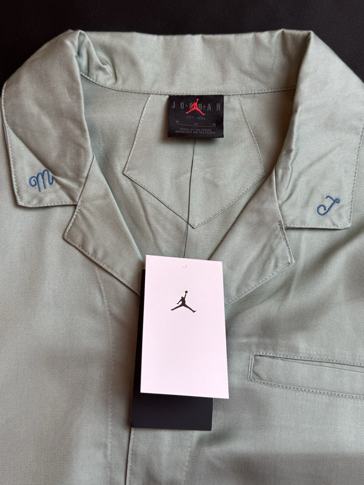 $75 Nike Women’s Michael Jordan Button Down Shirt Sz S.       (B.165)