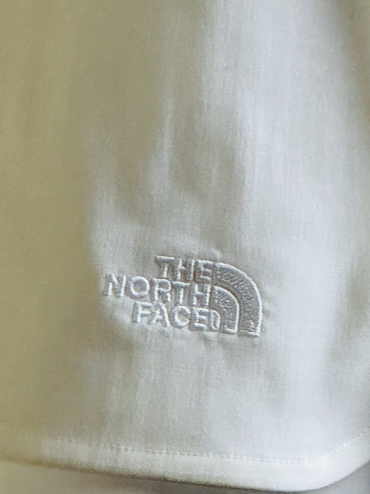 $50 The North Face Women’s Skort White W/Pocket Sz XL.    (B.184)