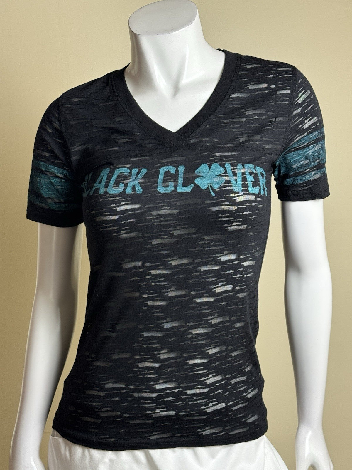 Black Clover Women’s T-Shirt Logo Sz S     (B.182)