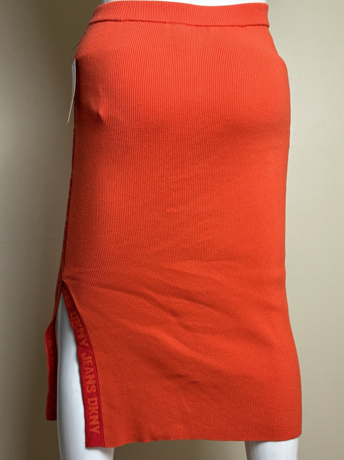 $79 DKNY Women's Rib-Knit Long Skirt Sz L. (B.94)