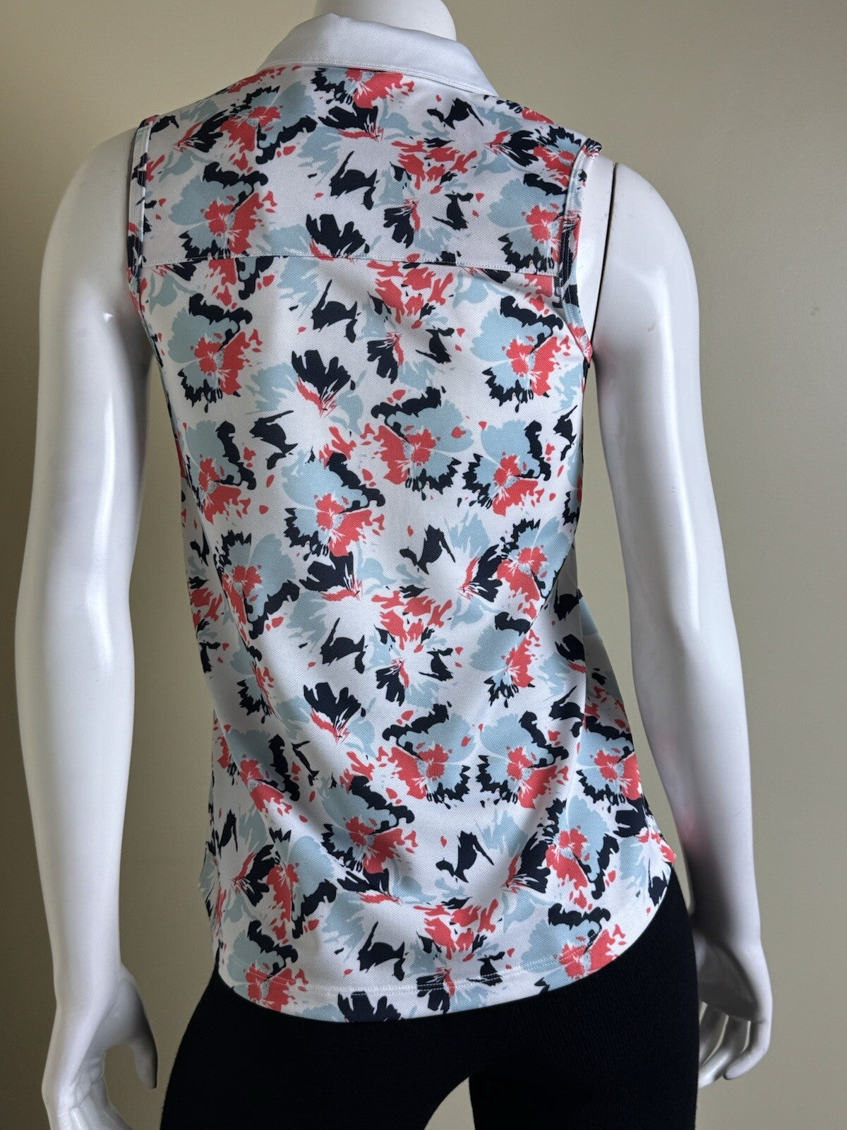 Puma Women’s Golf Shirt Sleeveless Sz S.  (B.130/4)