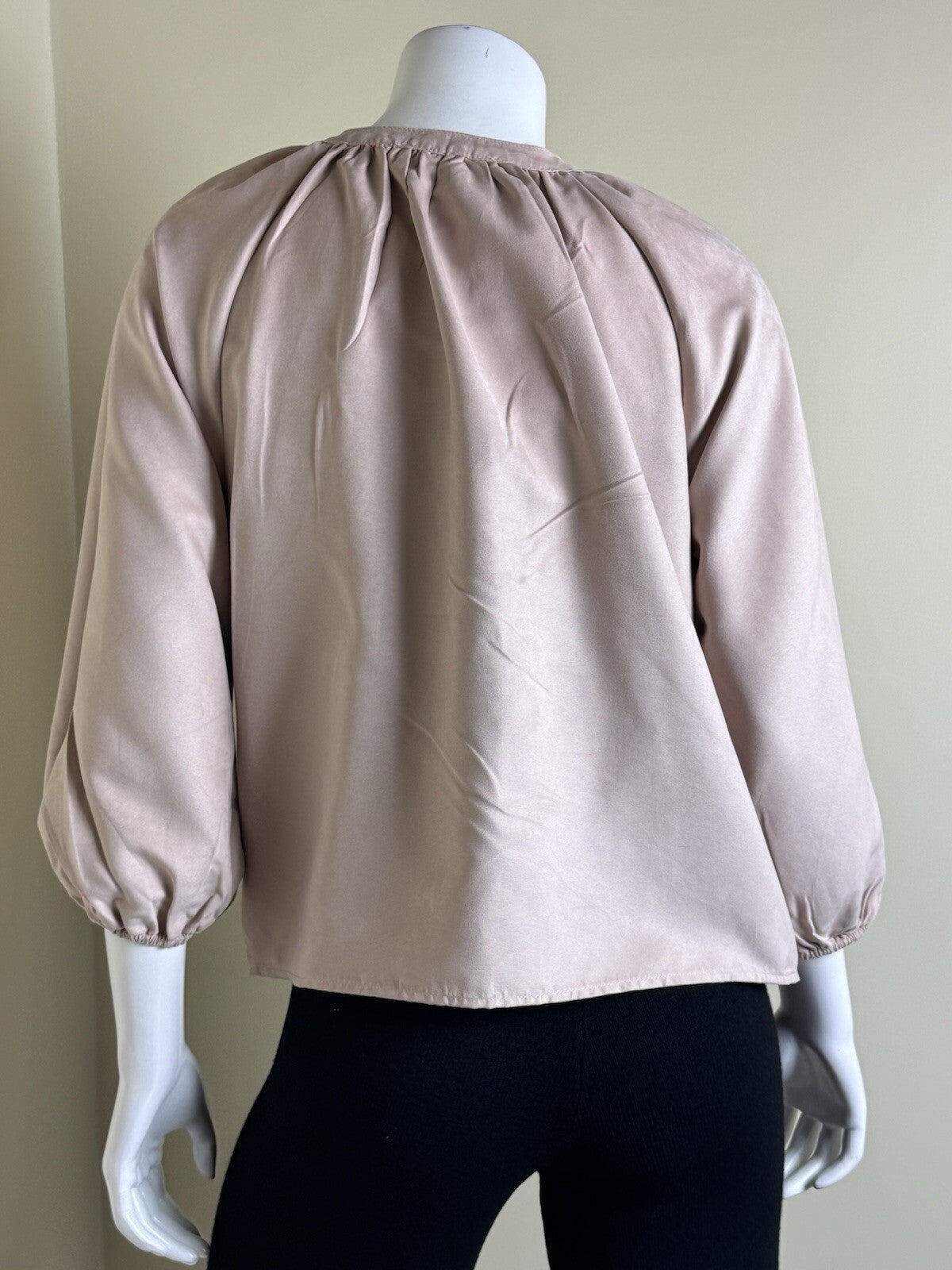 Marc New York Women’s Blouse Sz M.   (B.130)