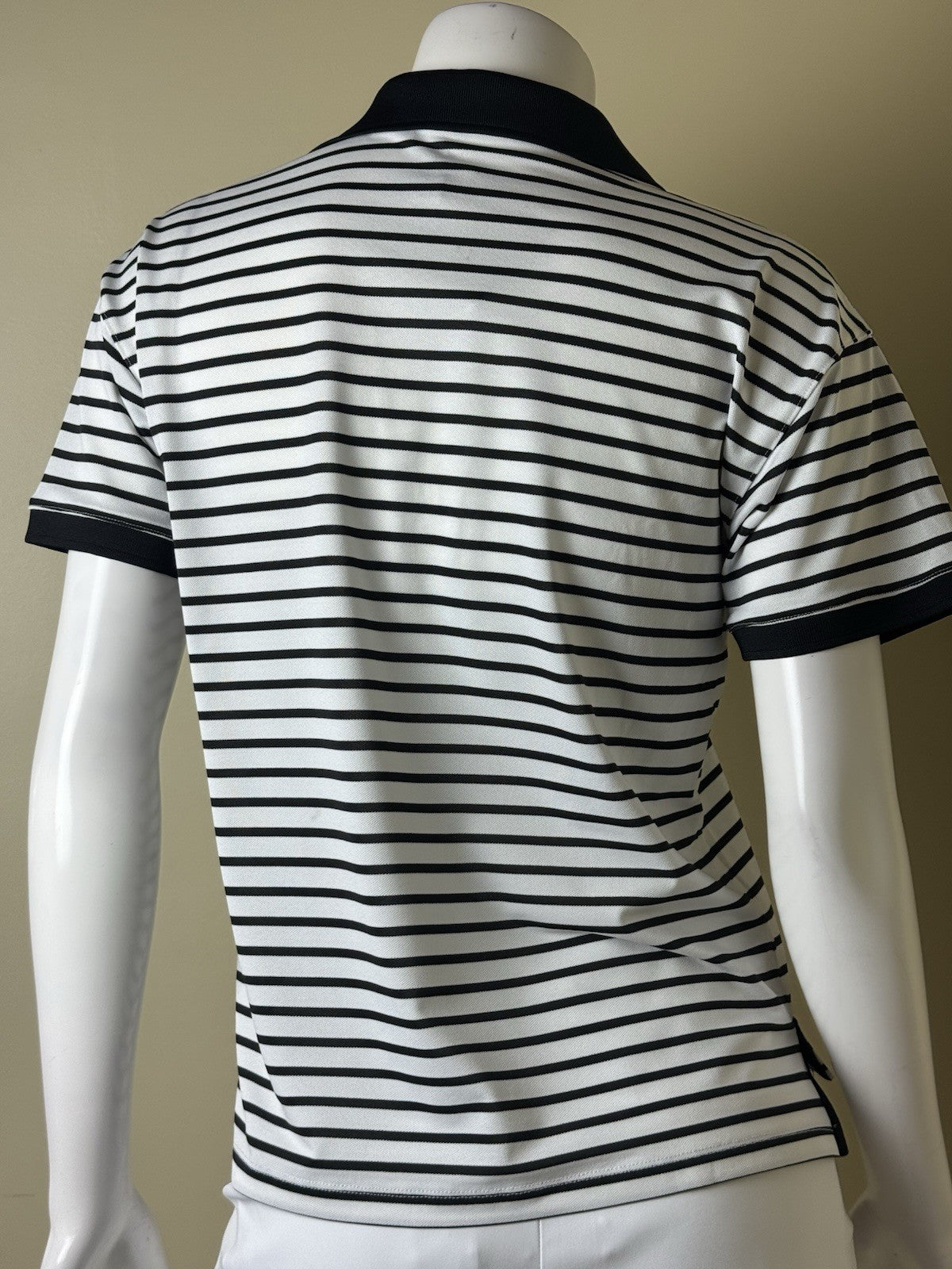 Puma Women’s Golf Shirt Sz S.   (B.162)