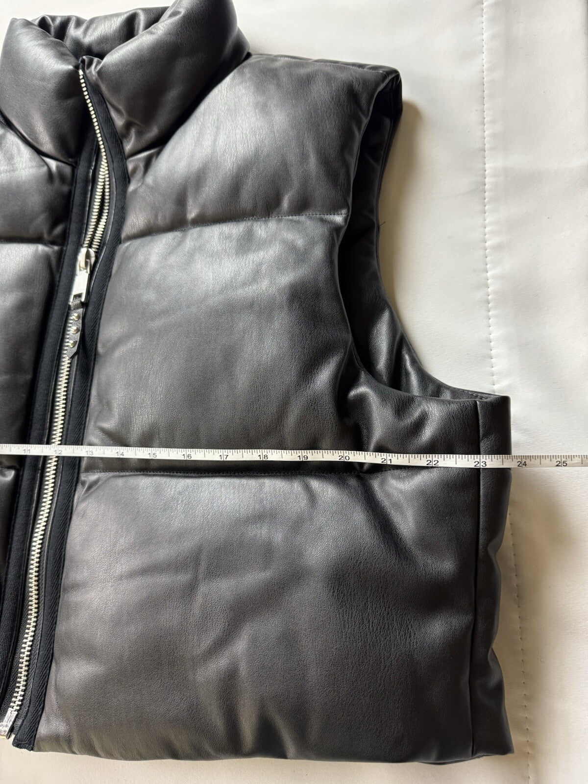 $248 Rebecca Minkoff Women's Mock Neck Cropped Puffer Vest Sz L. (B.123)