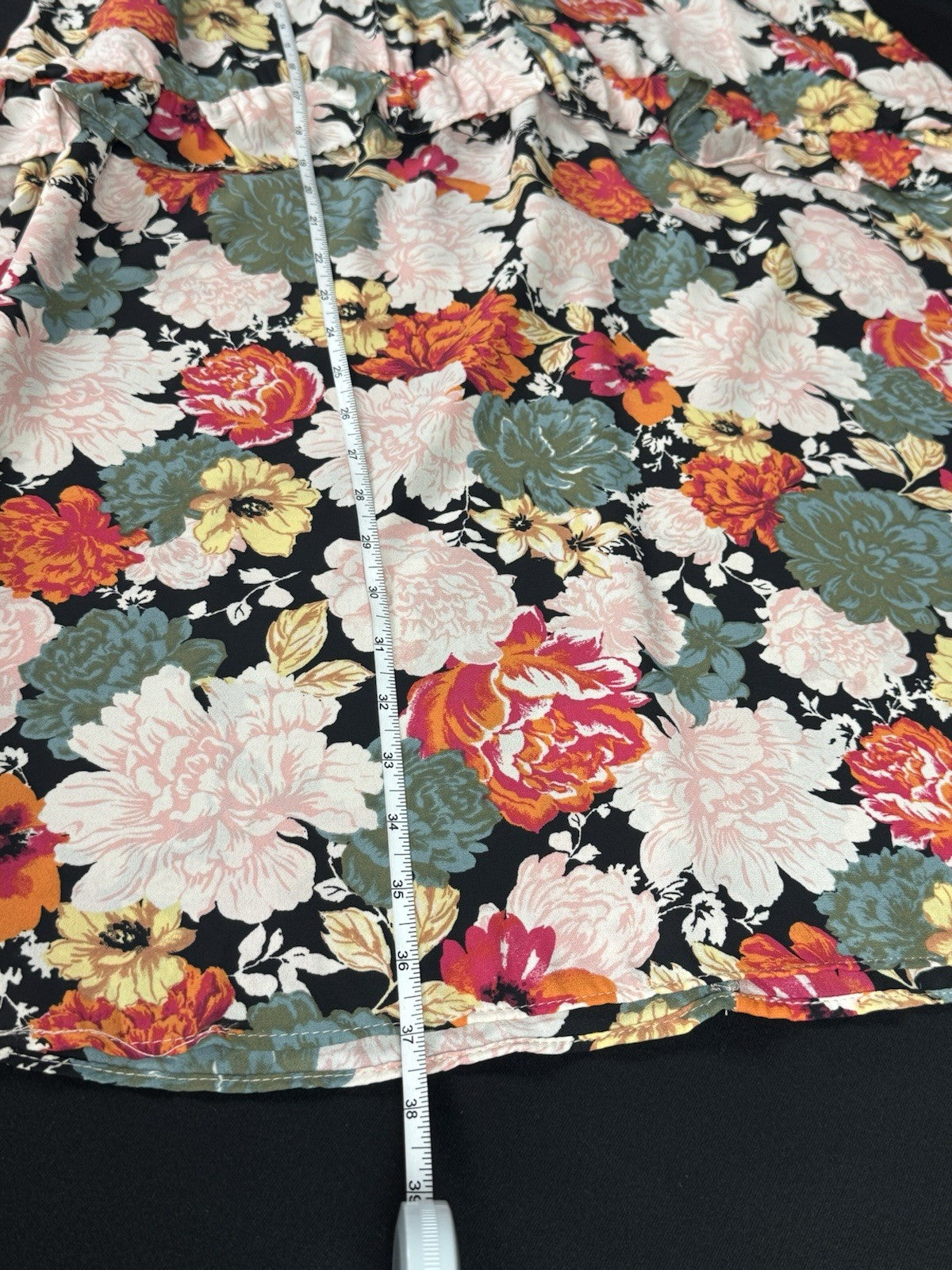 Eclair Women’s Ruffle Floral Dress Size M.  (B.176)