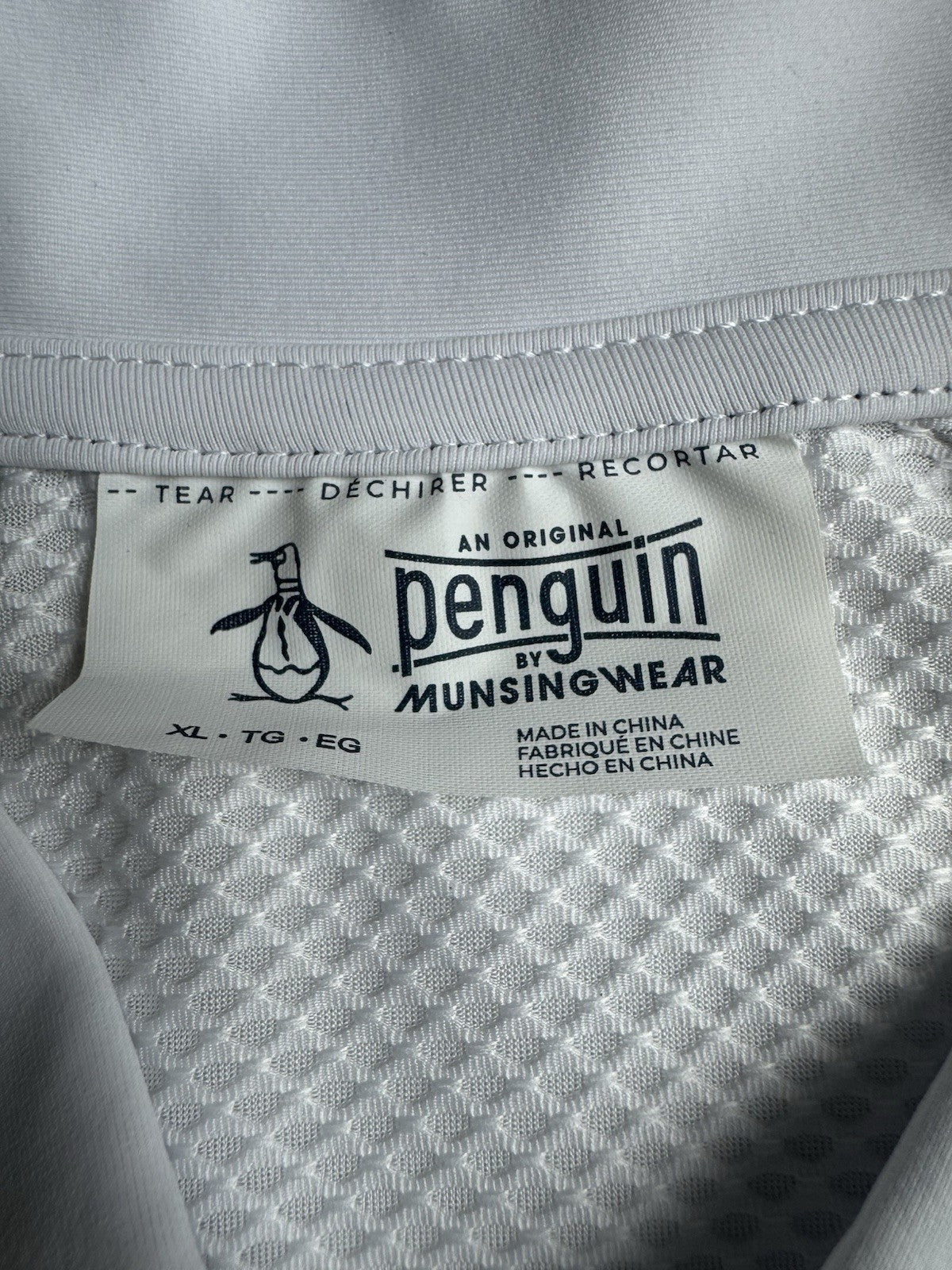 $90 An Original Penguin by Munsingwear Women’s Golf shirt Sz XL.     (B.162)