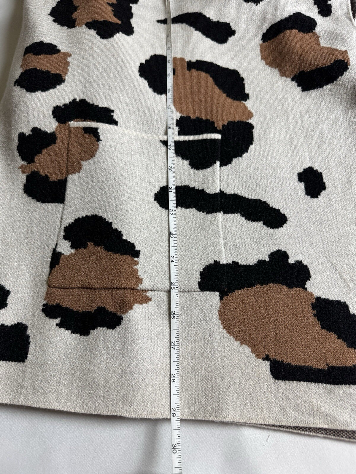 $98 Carmen Marc Valvo Hooded Zip Knit Poncho Size XL.  (B.125)