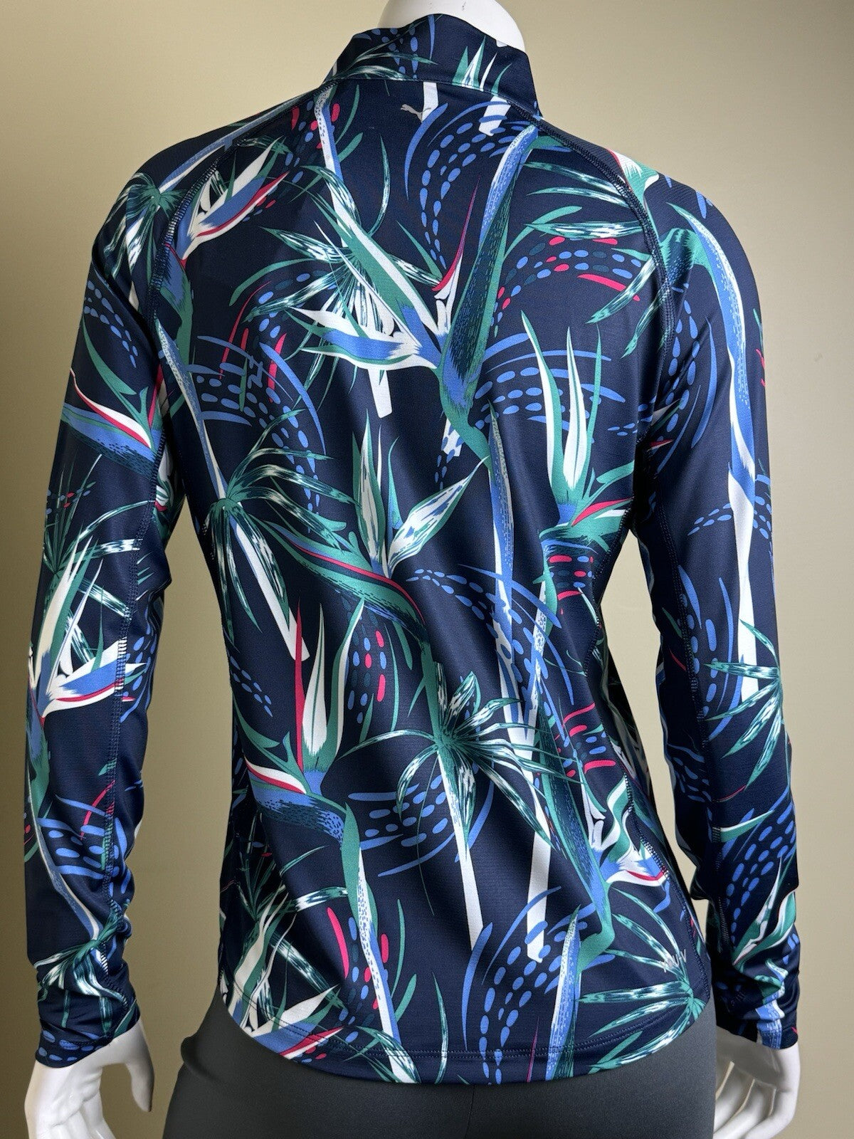 Puma Women's Golf Sweatshirt Size S.   (B.111)