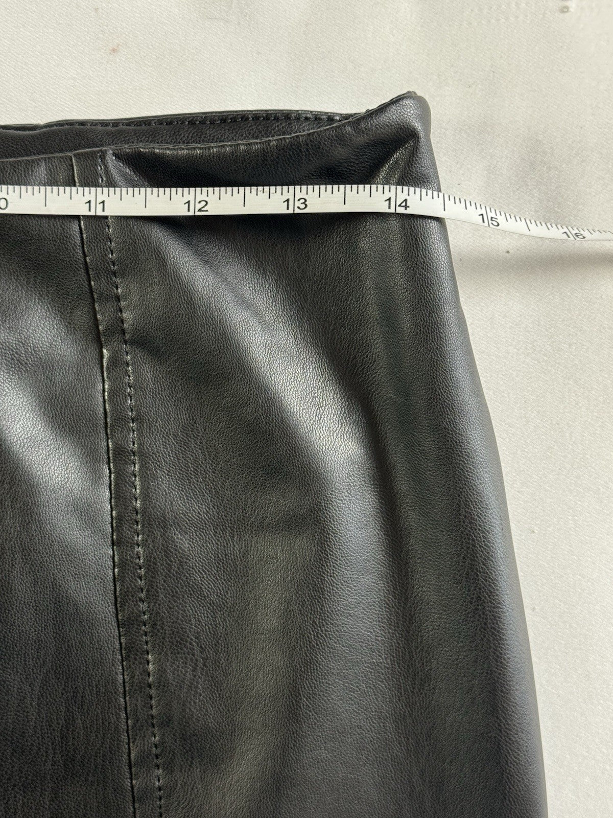 $99 DKNY Women's Black Faux Leather Pull-On Pants Size XS.  (B.065)