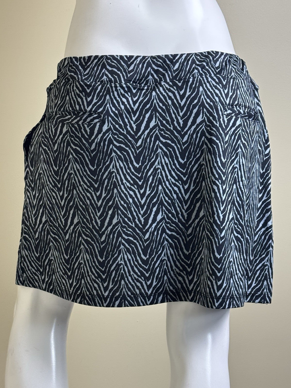 Sport Haley Women’s Golf Skirt Skort Sz L.      (B.145)