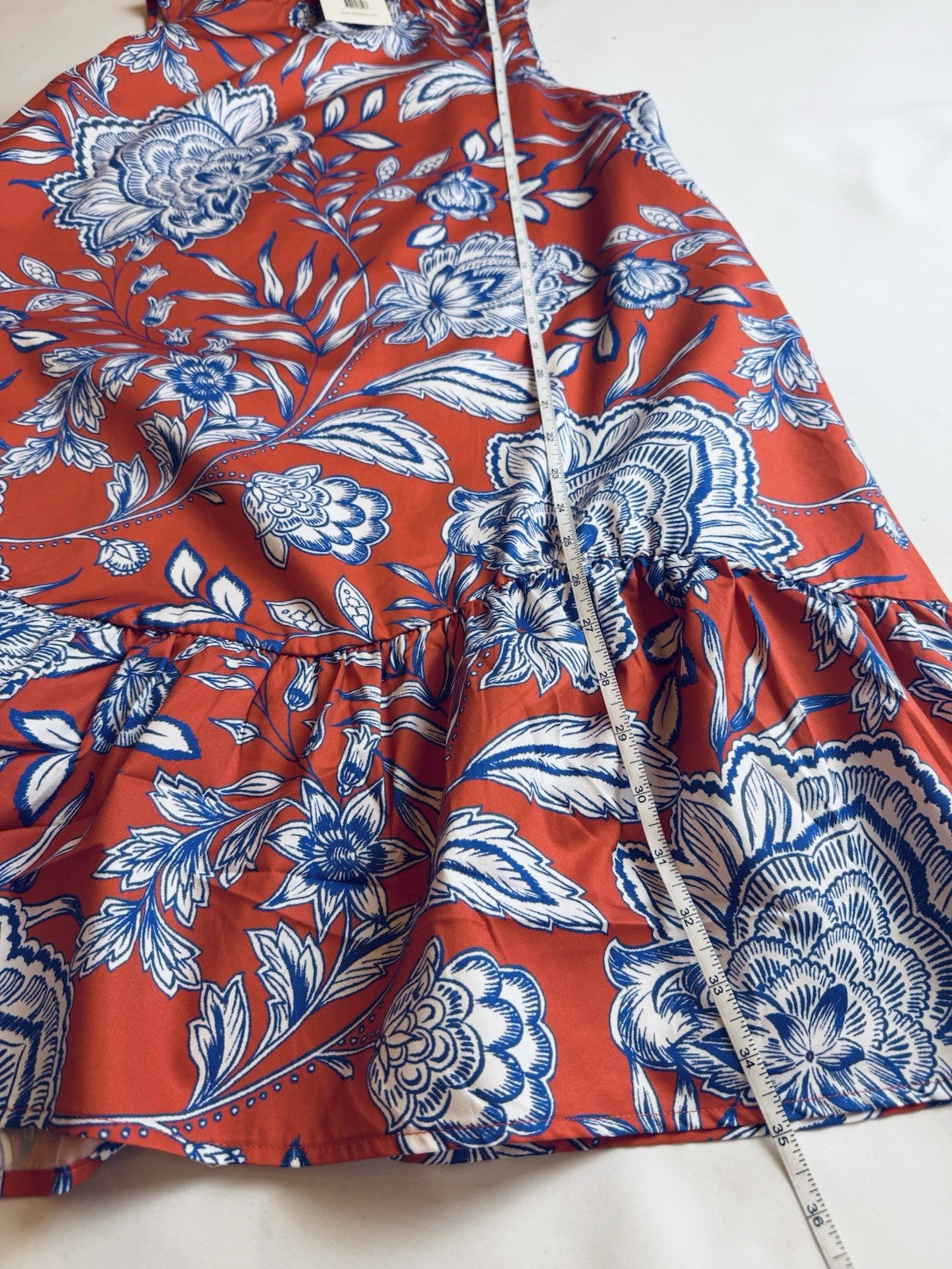 Tyler Boe Women’s Red Floral Dress w/Pockets Size M.     (B.164)