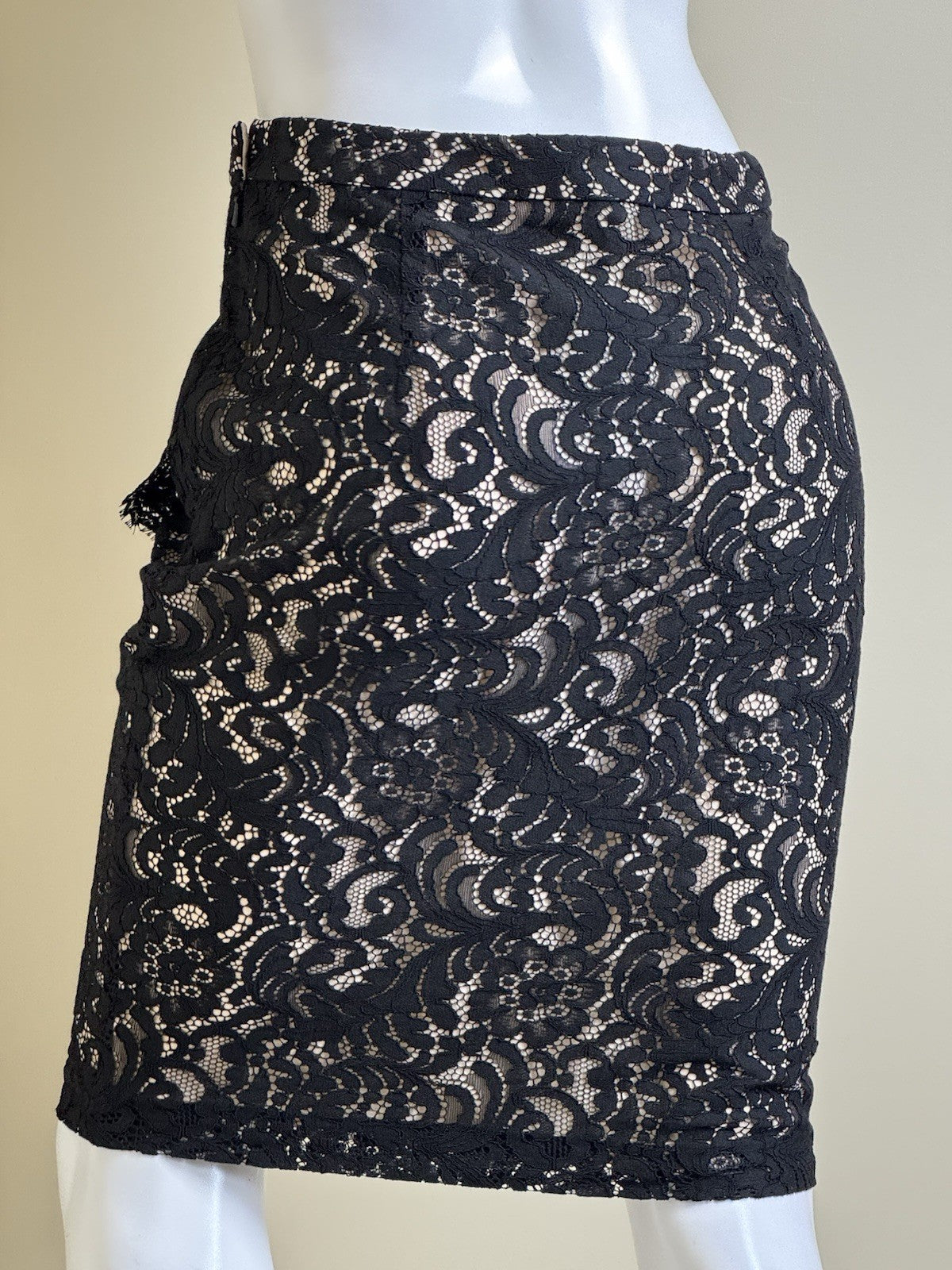 $345 Marchesa Voyage Women’s Black Nude Laced Skirt Sz 8.  (B.156)