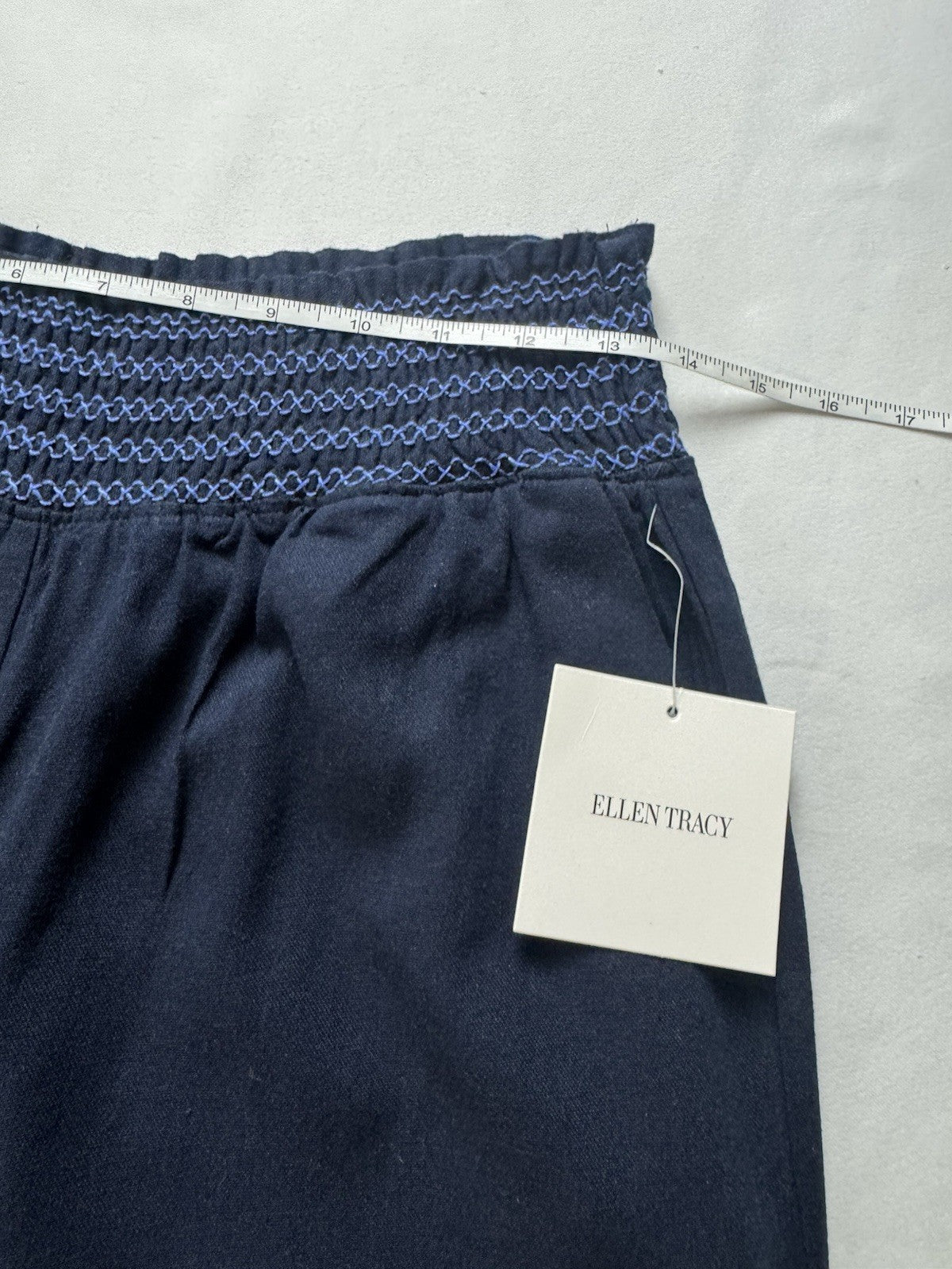 $89 Ellen Tracy Women’s Trousers Sz M       (B.155)