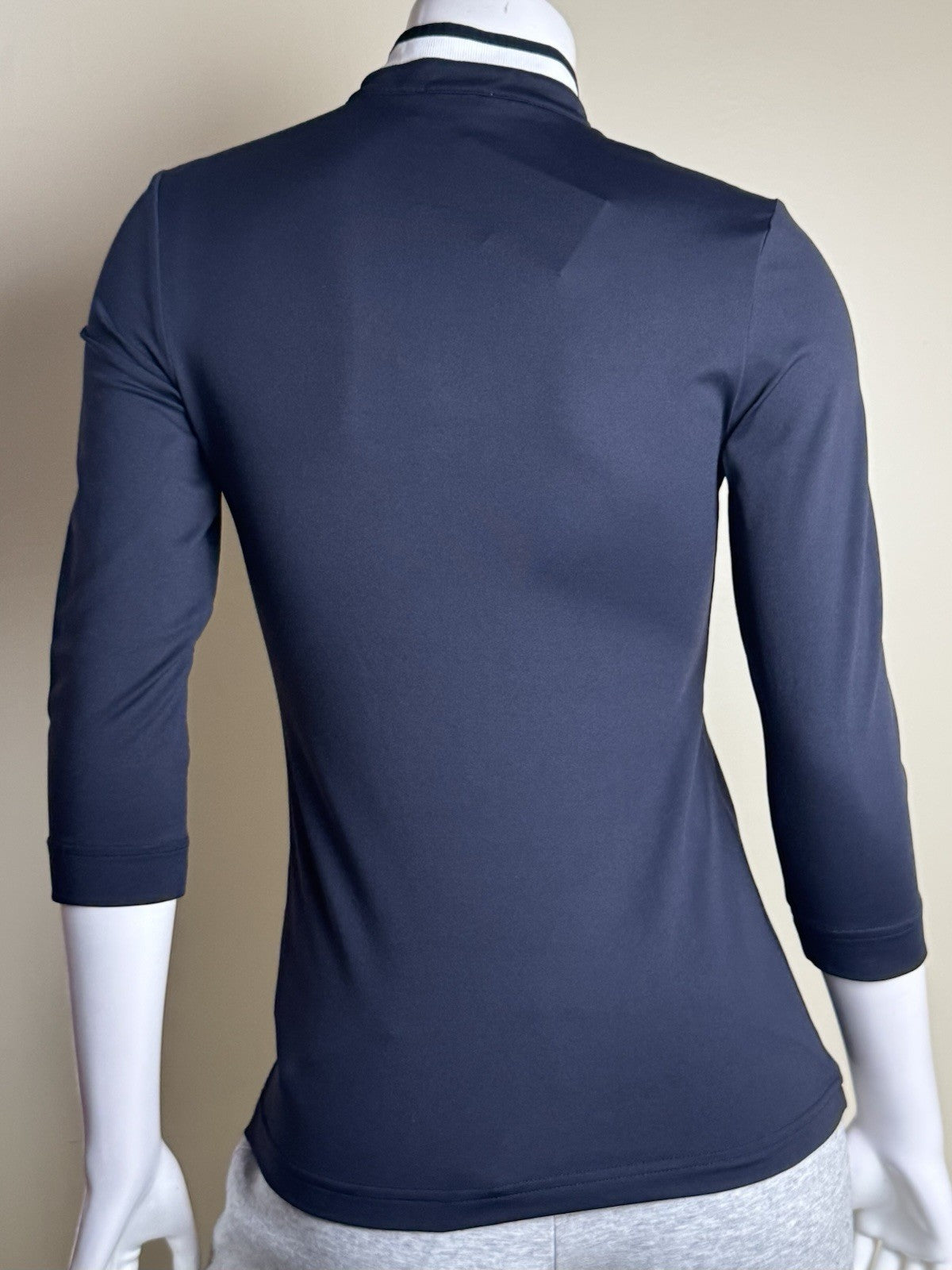 $129 GOLFINO Women's Golf Shirt Navy Size 6.  (B.189)