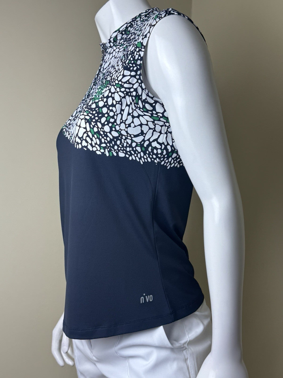 $83 NIVO Women's Golf Sleeveless Shirt Size S.    (B.161)