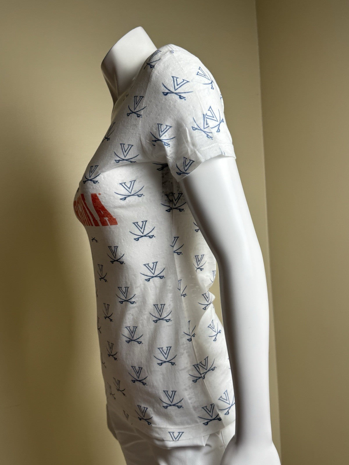 LeverWear Women's Virginia Logo shirt Sz M   (B.170)