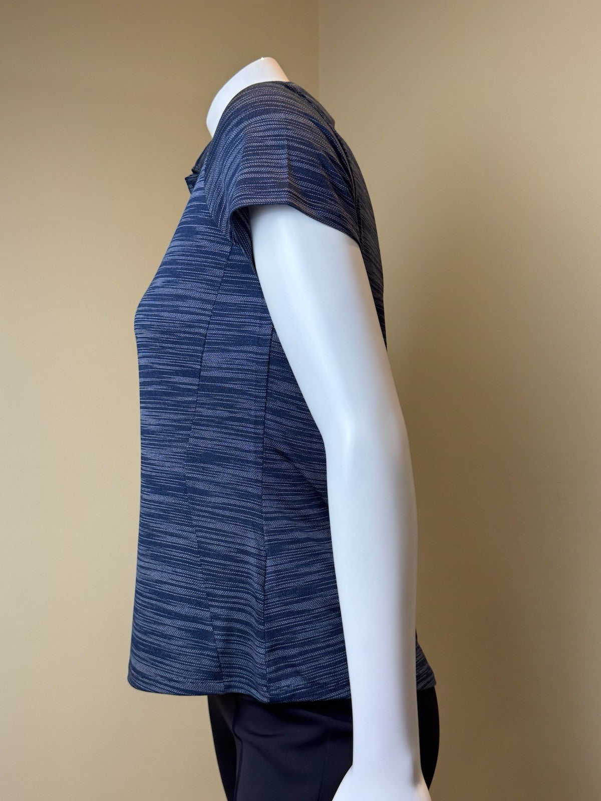 $60 Adidas Women’s Golf Shirt Sz S    (B.165)