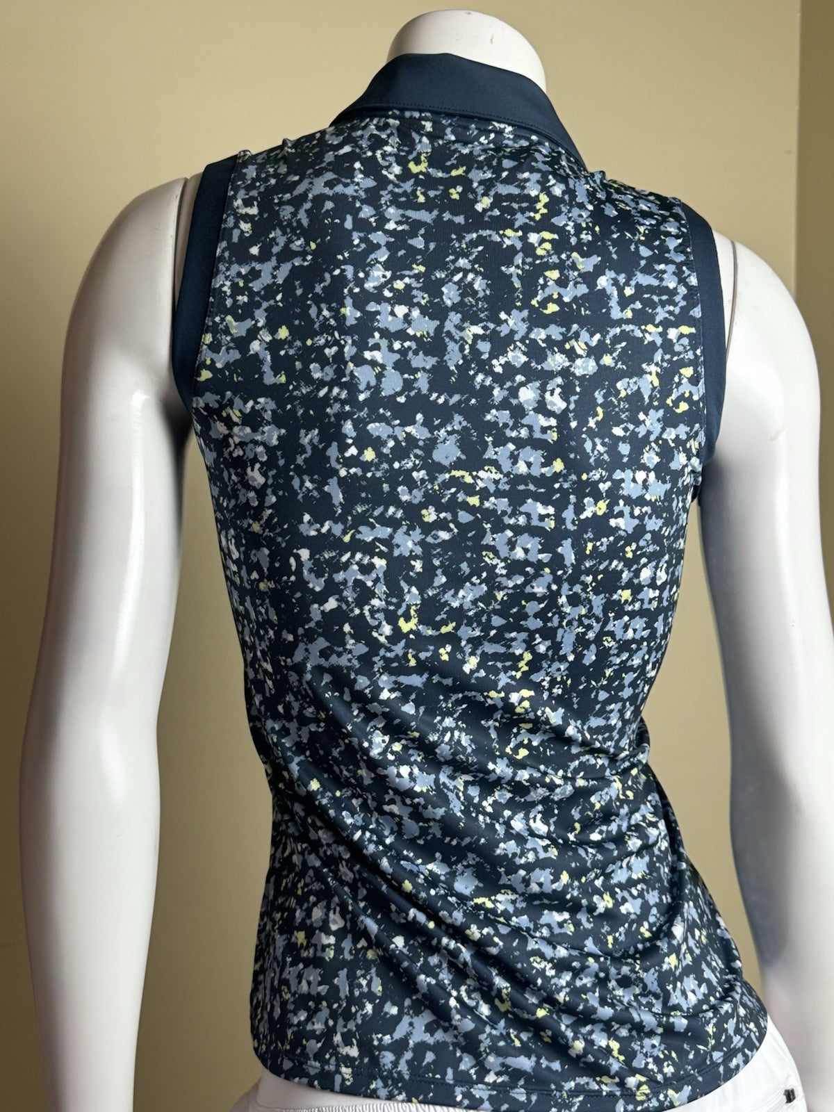 Adidas Women’s Golf Shirt Sz XS    (B.188)
