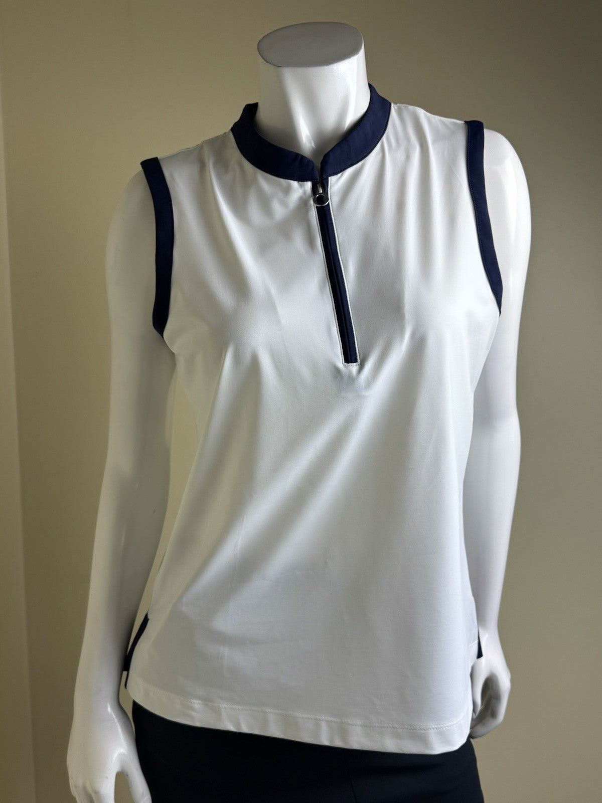 KINONA Women’s Sleeveless Golf Shirt Sz L.   (B.135)