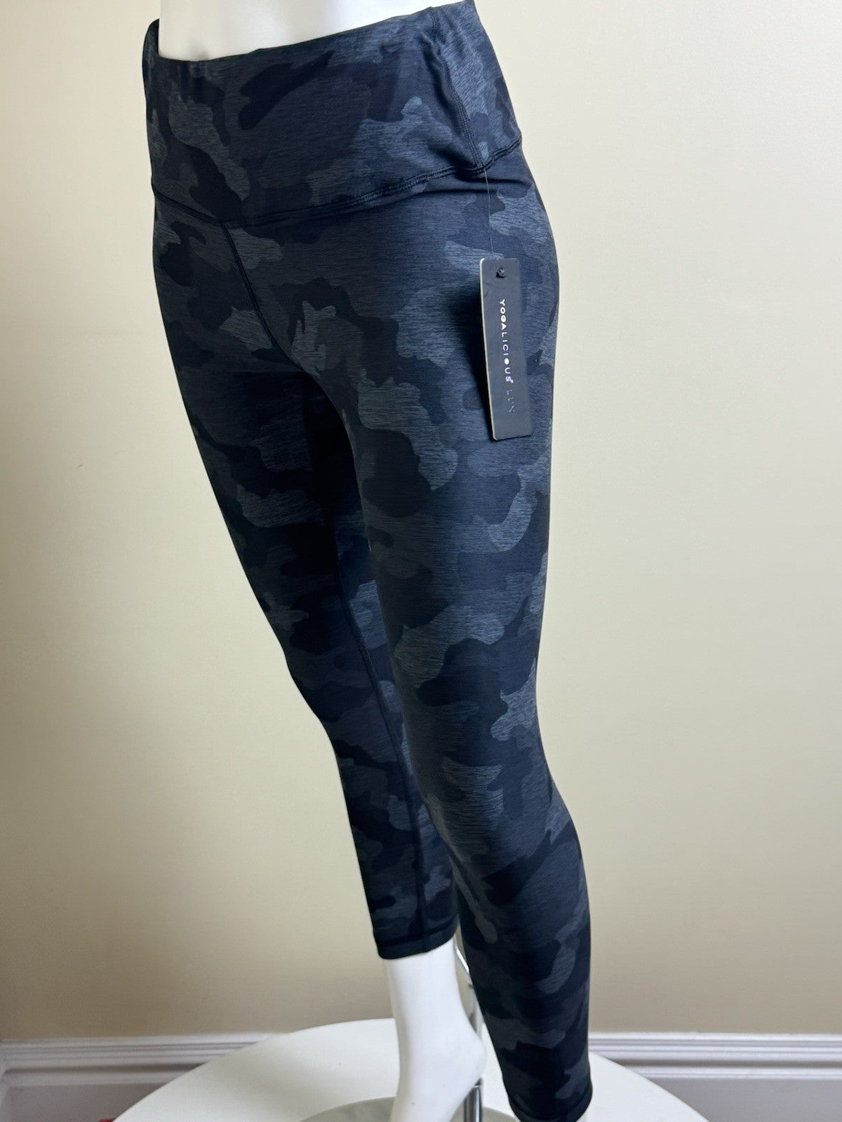 $78 Yogalicious Lux Leggings Hi-Rise Ankle Length Legging Sz L.  (B.156)