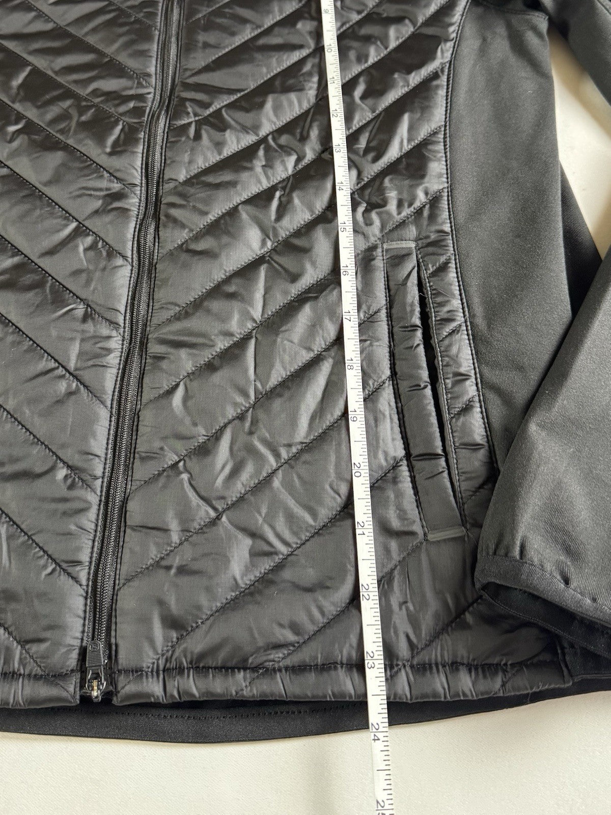 Puma Women's Golf Quilted Jacket Size S.   (B.150)