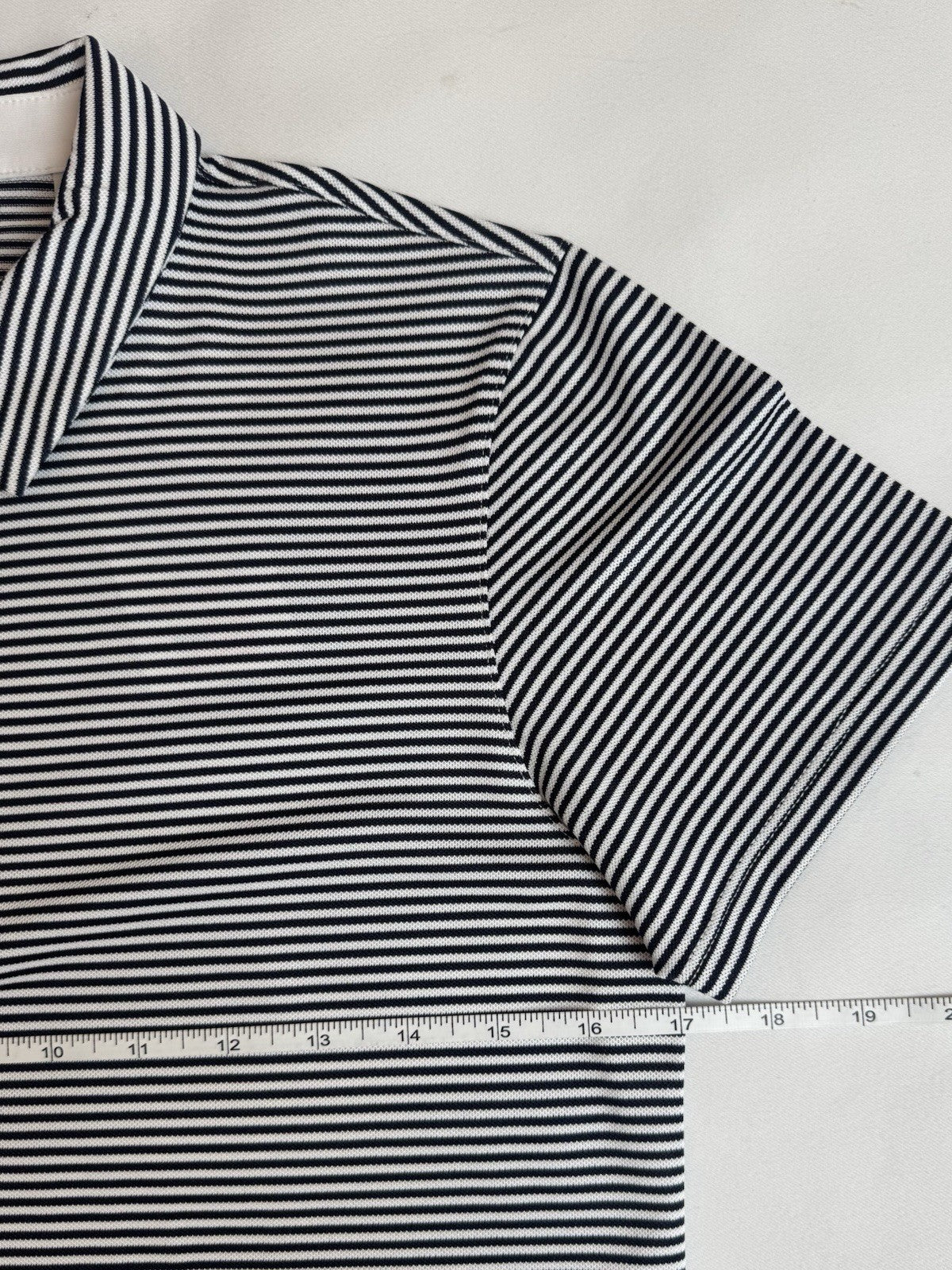 Puma Women’s Golf Shirt Sz S.   (B.167)