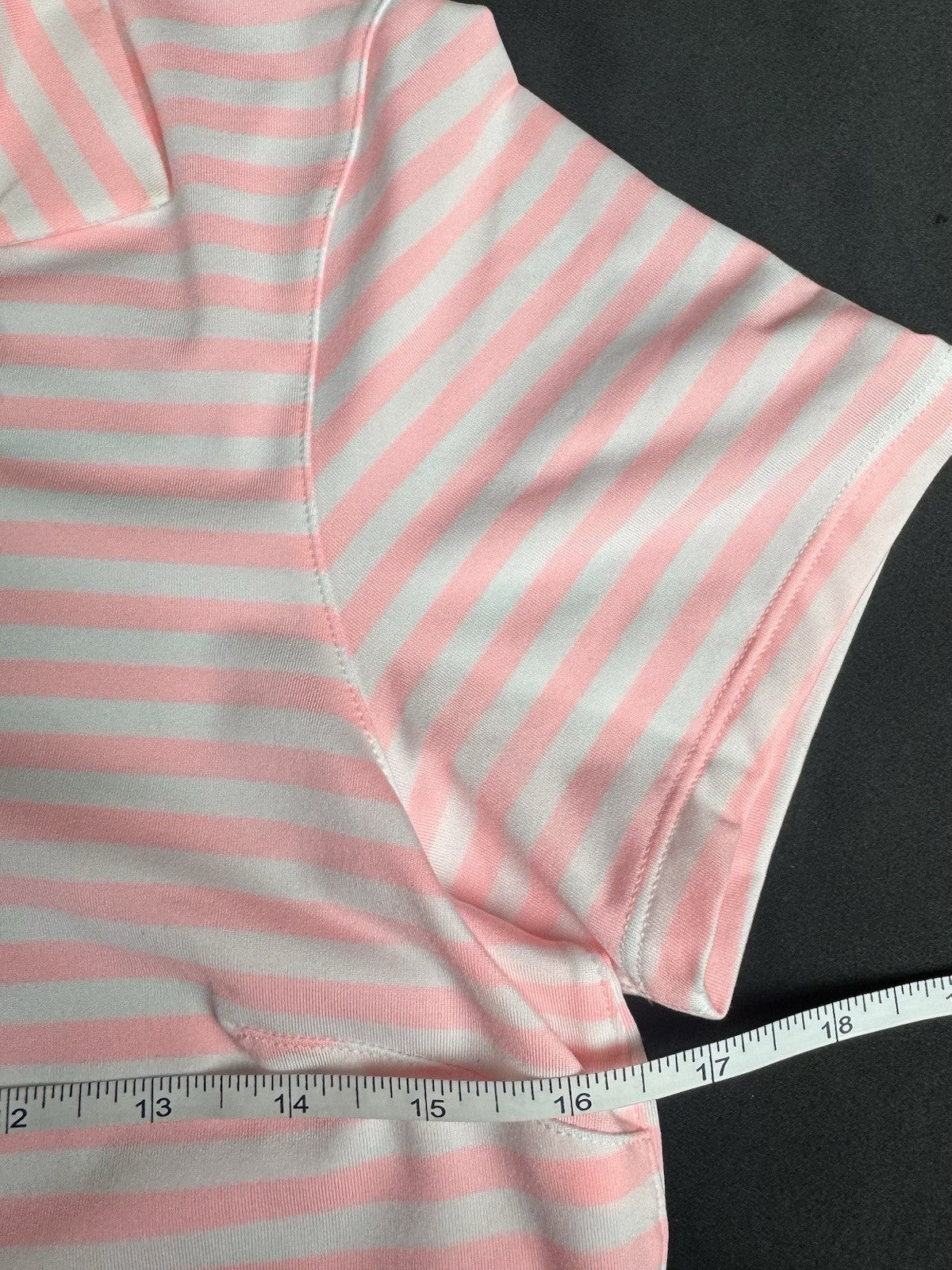 Puma Women’s Golf Shirt Sz S.   (B.174)