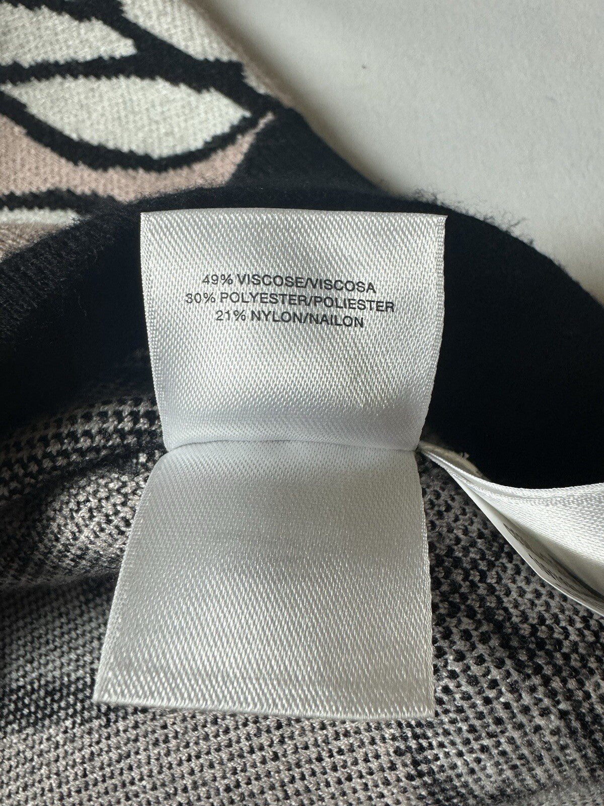 $99 Anne Klein Women’s Leaf Pattern Sweater  Size M   (B.112)