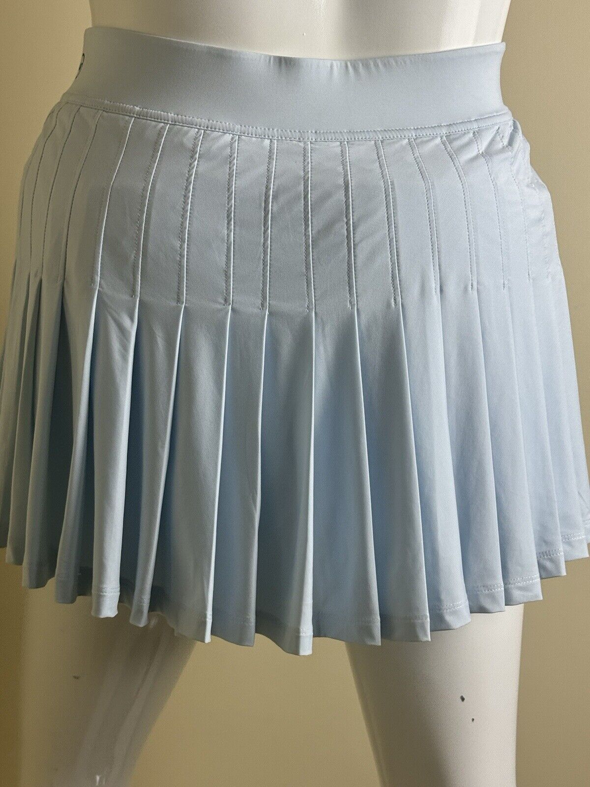 VINEYARD VINES Women’s Light Blue Pleated Skirt Skort Sz L.  (B.81)