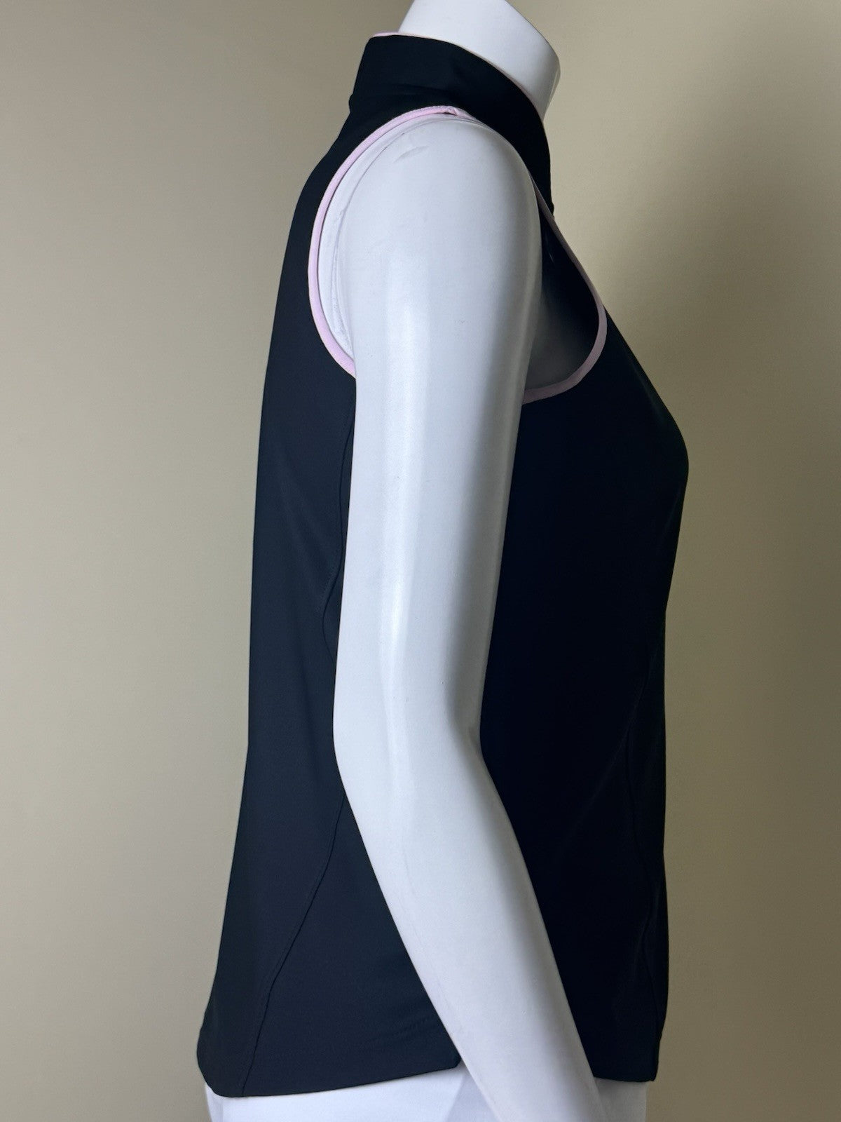 BELYN KEY Women’s Golf Shirt Sz S.    (B.161)