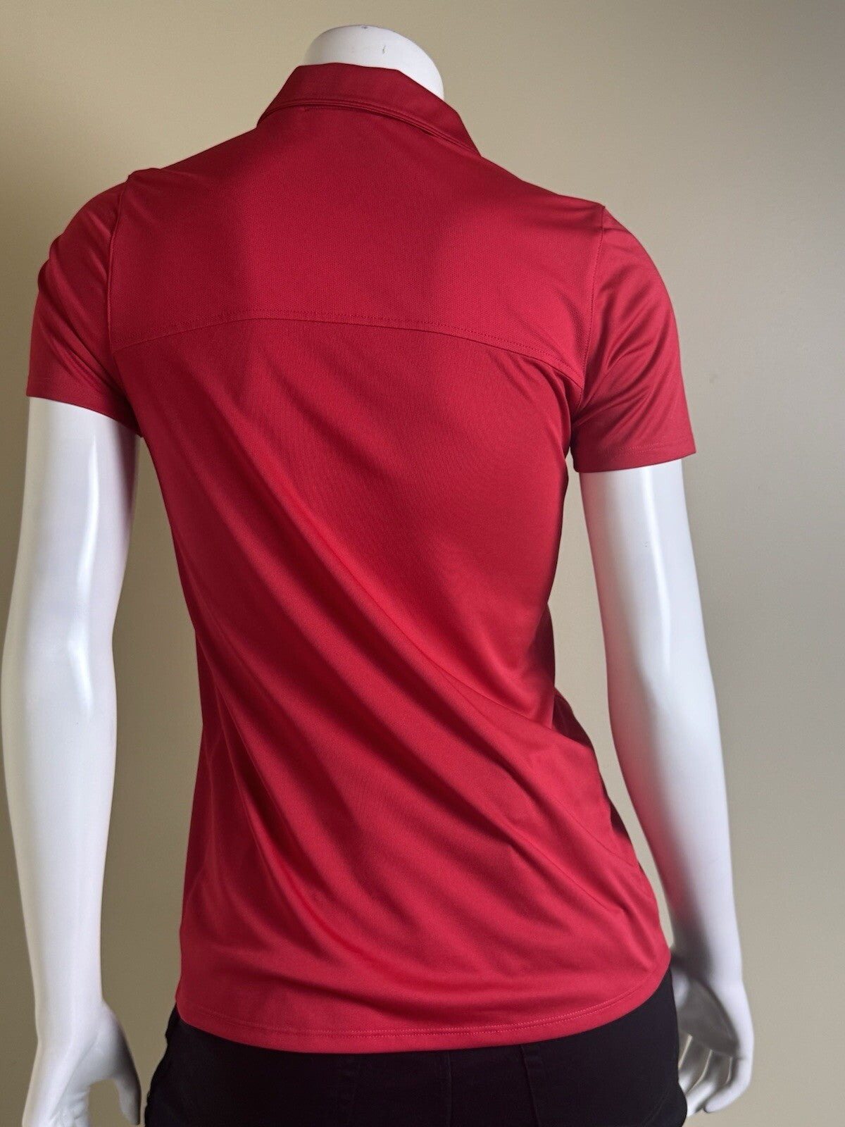 Puma Women’s Golf Shirt Red Sz S.  (B.144)