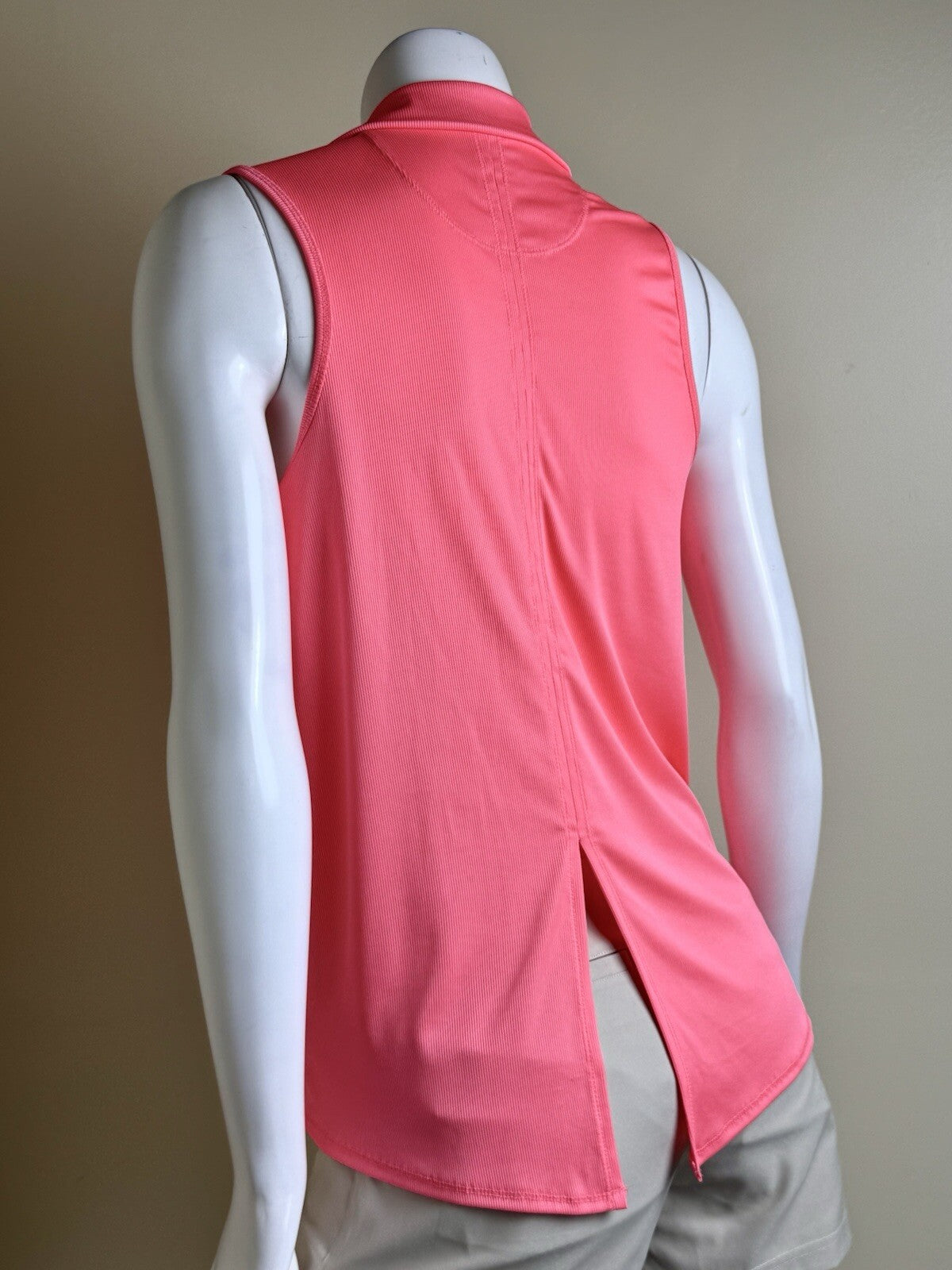 Lucky In Love Women’s Top Sleeveless Tennis Golf Shirt Sz M.     (B.141)