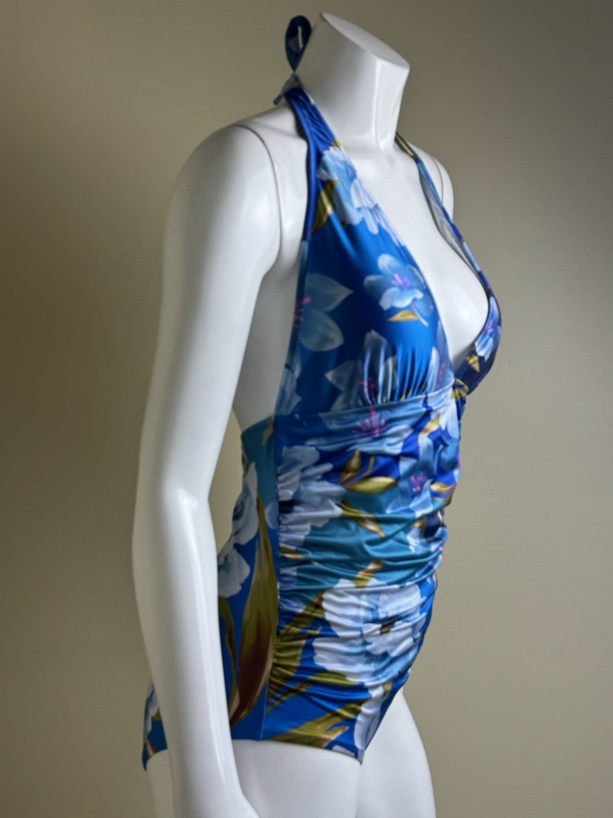 $99 Gottex Women's One Piece Swimsuit Size 16.      (B.150)