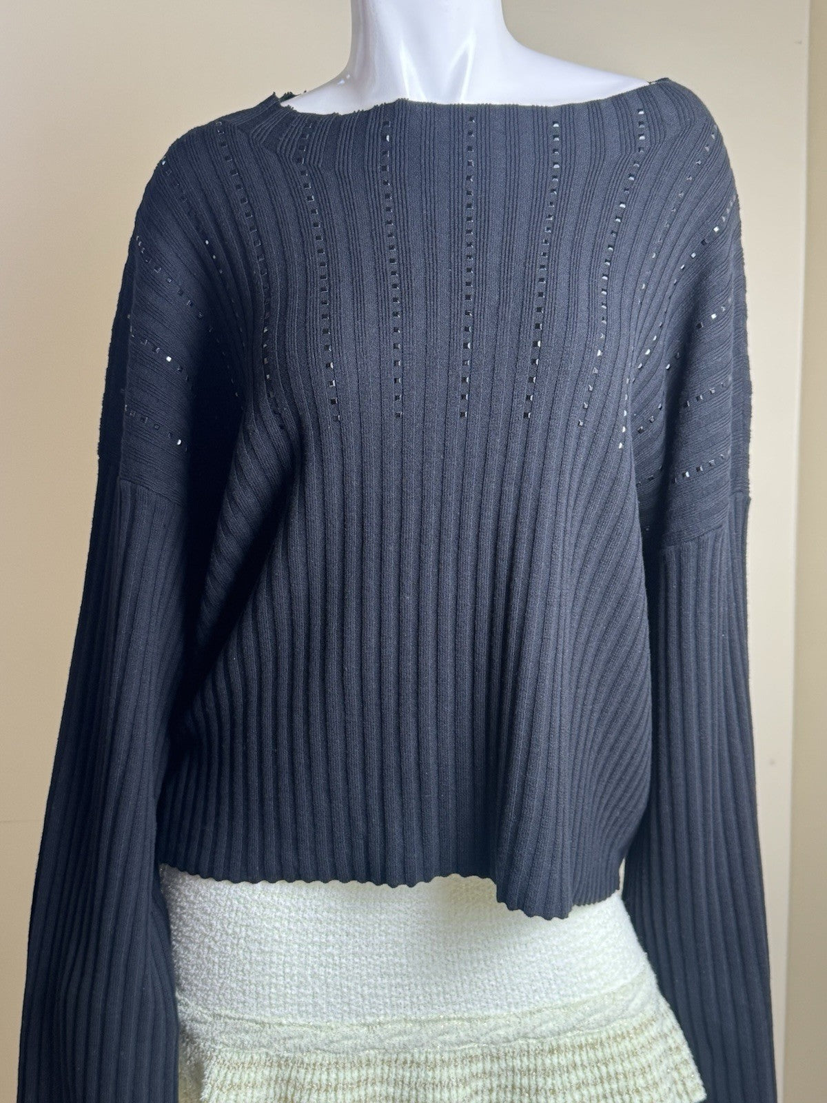 $89 DKNY Women’s Black Rhinestone Sweater Size L.      (B.119)
