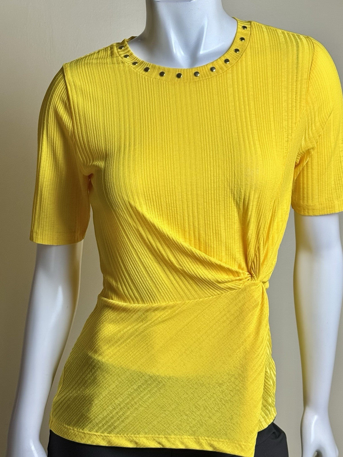 $98 Michael Kors Women’s Yellow Shirt Sz M.     (B.181)