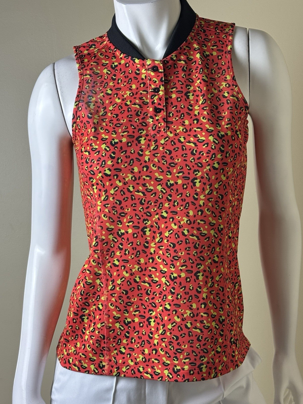 Puma Women’s Golf Shirt Sz S.   (B.162)