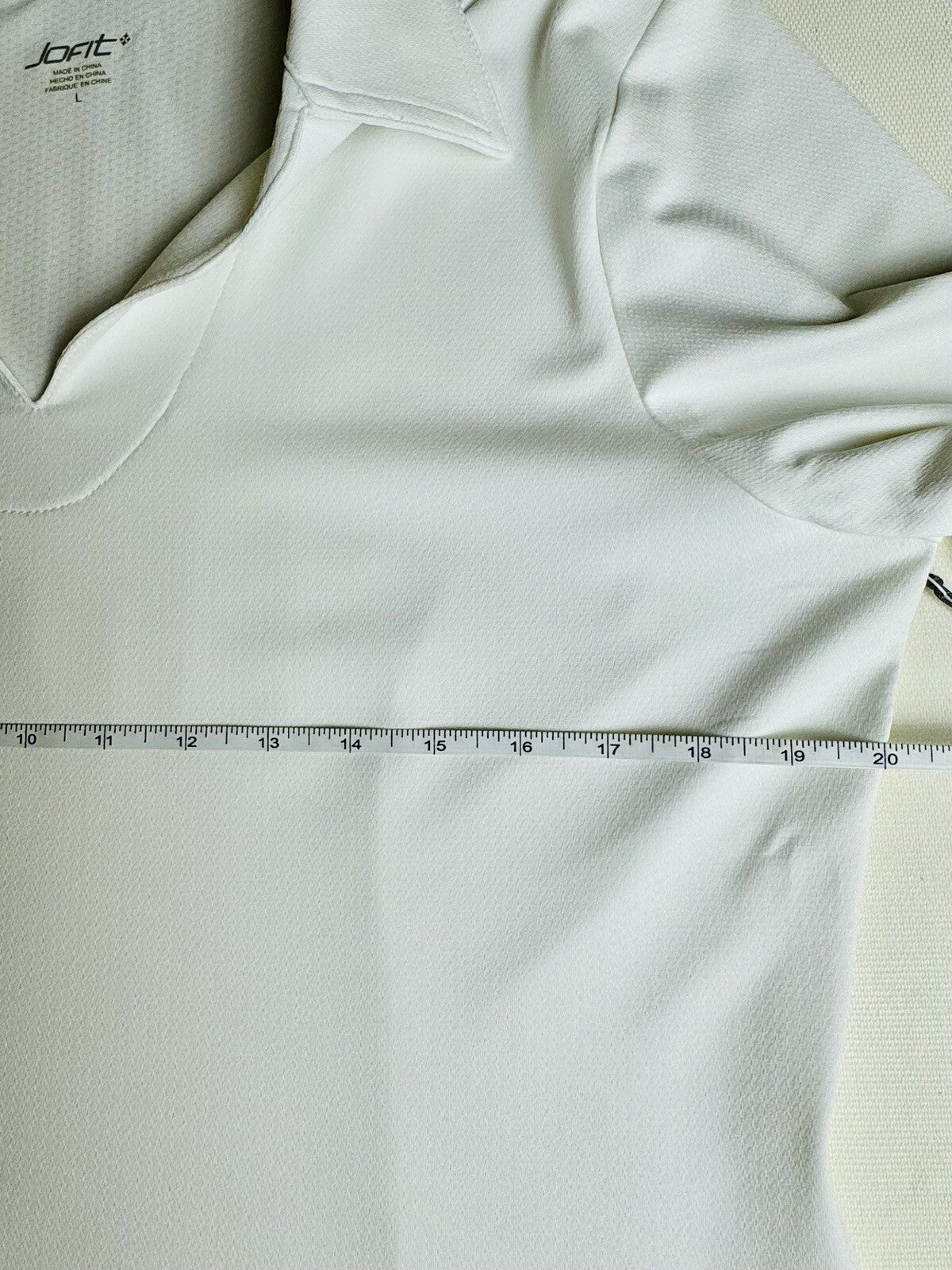 JOFIT WOMEN'S WHITE SCALLOPED V NECK GOLF SHIRT SZ L.  (48)