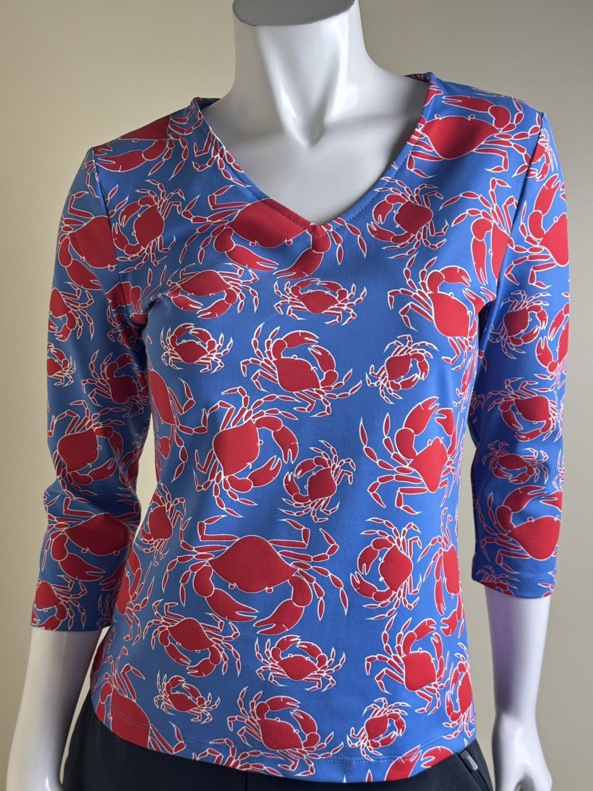 Sailor-Sailor Women’s Crabs Printed Golf Tennis Shirt Size M.    (B.159)