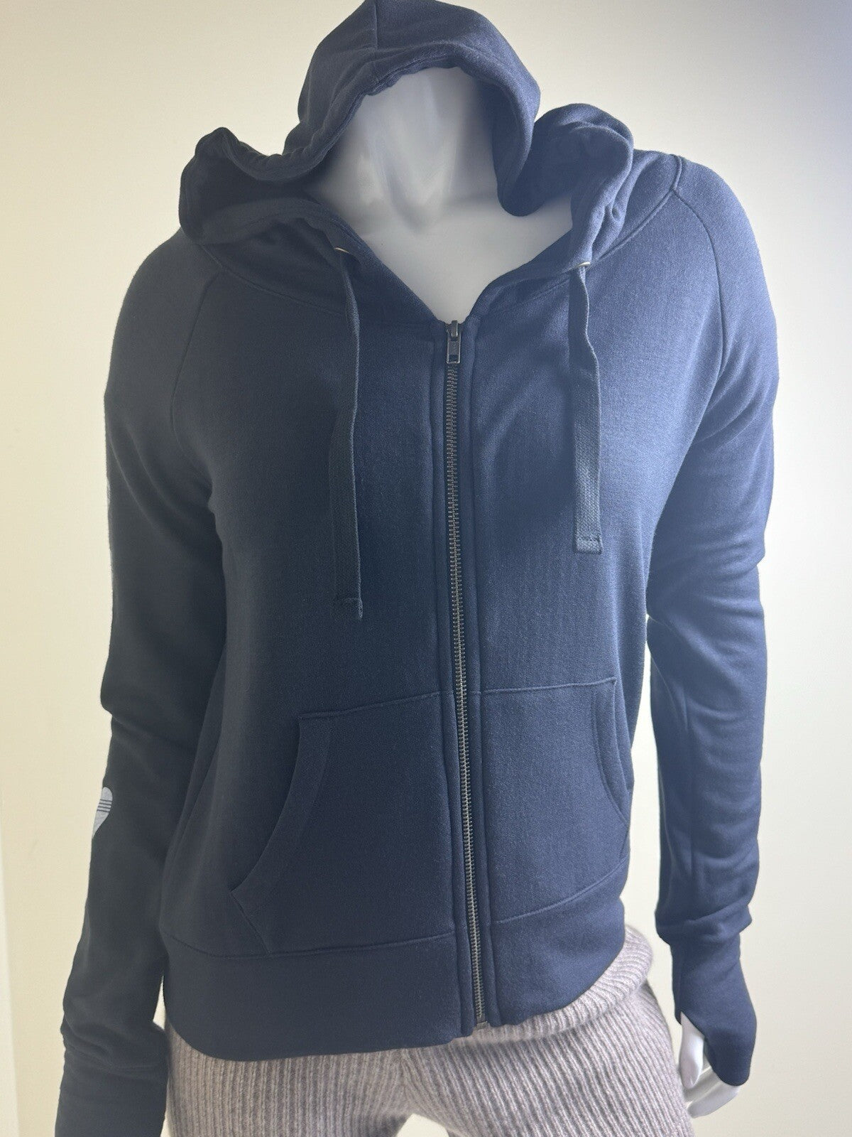 BIRD & VINE Los Angeles Women’s Sz XL Tennis Logo Hoodie Sweater.  (B.98)