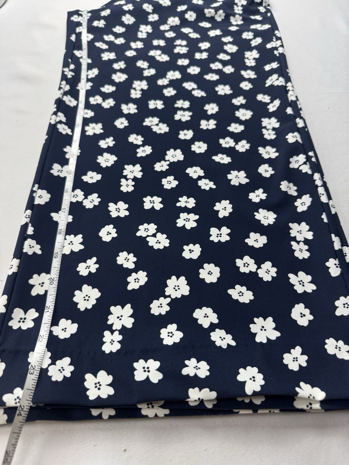 Jayebird Women’s Golf Robbie Pant Navy/White Floral Sz L.   (B.158)