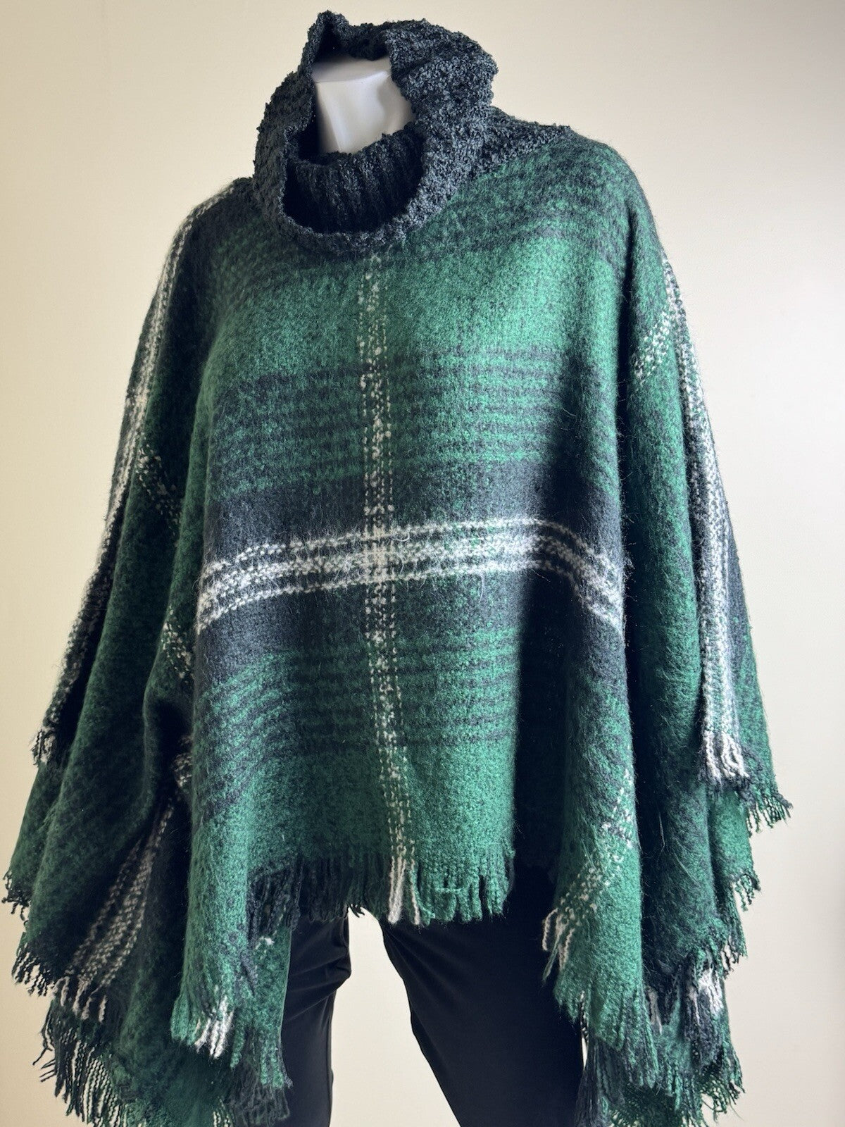 $98 MAX EDITION WOMAN’S GREEN & BLACK PLAID PONCHO SZ S/M. (B.123)