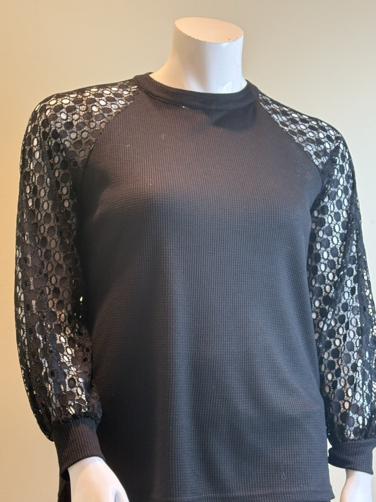 Miholl Women's Blouse Lace Long Sleeves Size L. (B.167)