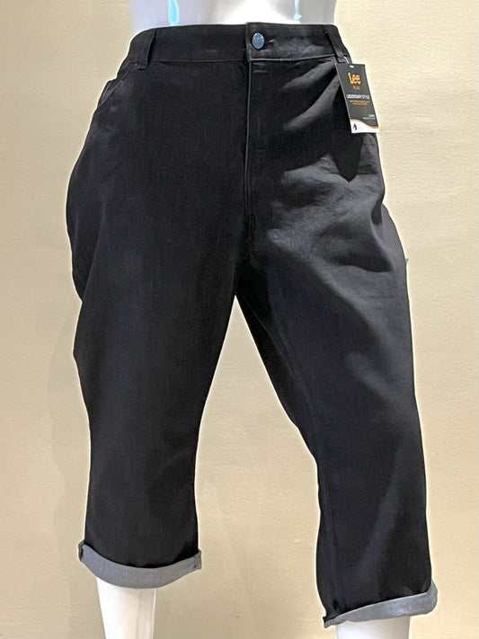 LEE Women’s Size 26 Denim Mid Rise Capri Jeans NWT