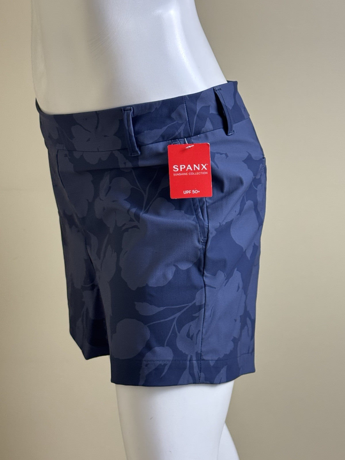 SPANX Women's Sunshine Floral Navy Shorts Sz L.      (B.156)