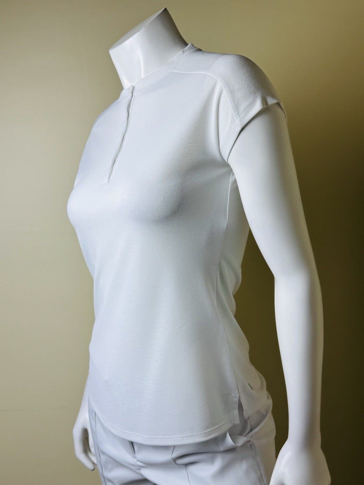 $65 Adidas Women’s Golf Shirt Sz XS    (B.163)