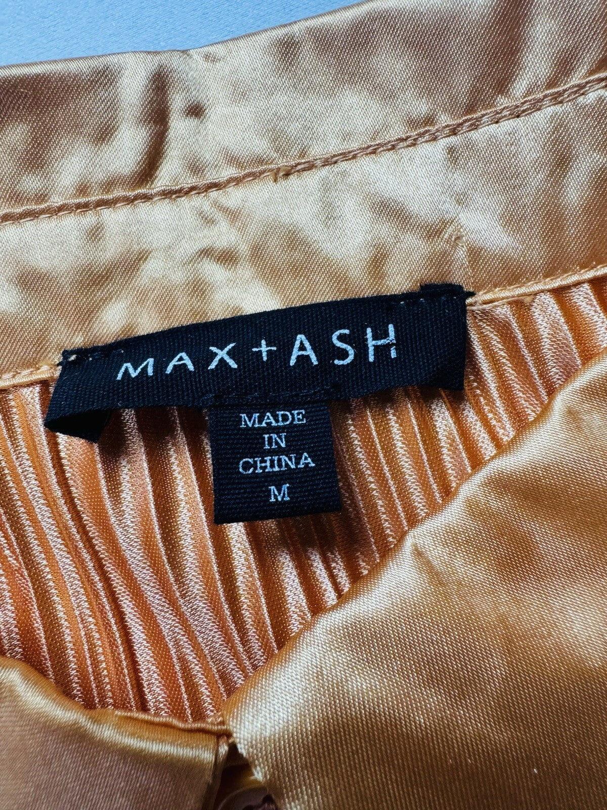 Max + Ash Women’s Gold Metallic Belted Dress Sz M.      (B.38)