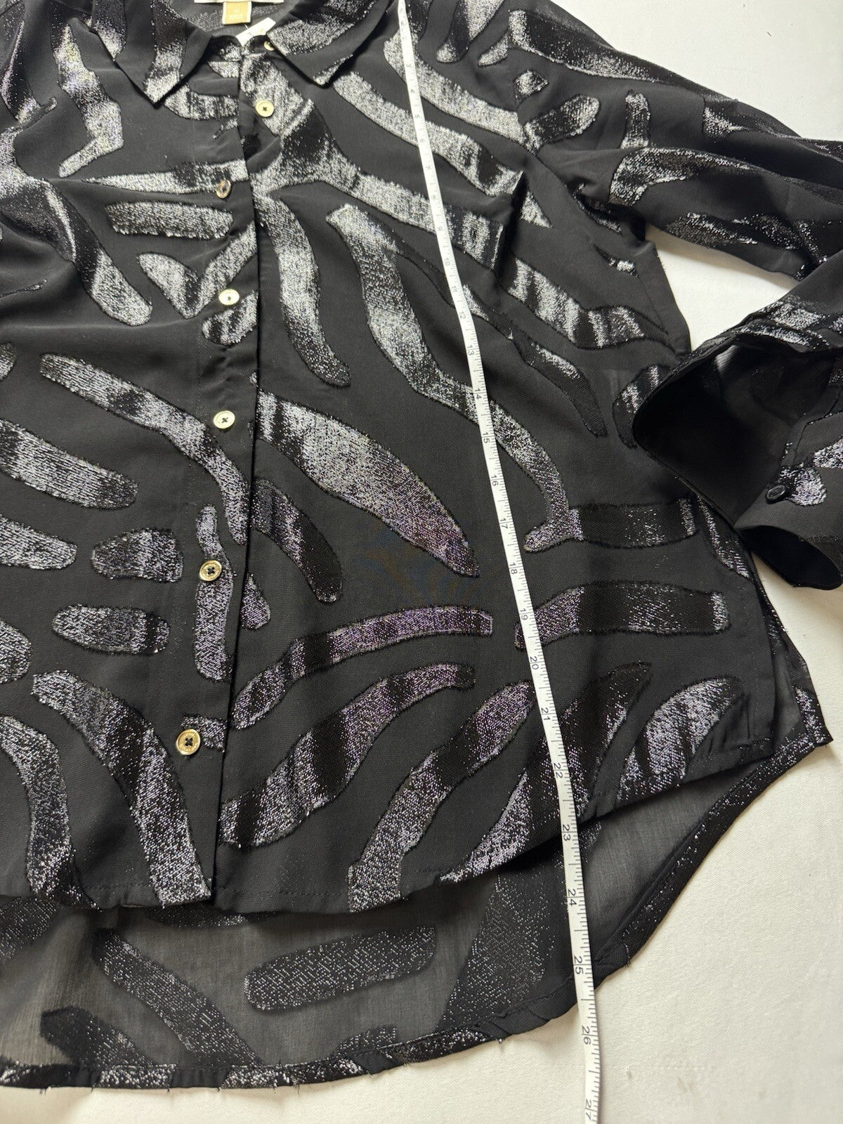 $110 Michael Kors Women’s Long Sleeve Shirt Sz M.  (B.141)